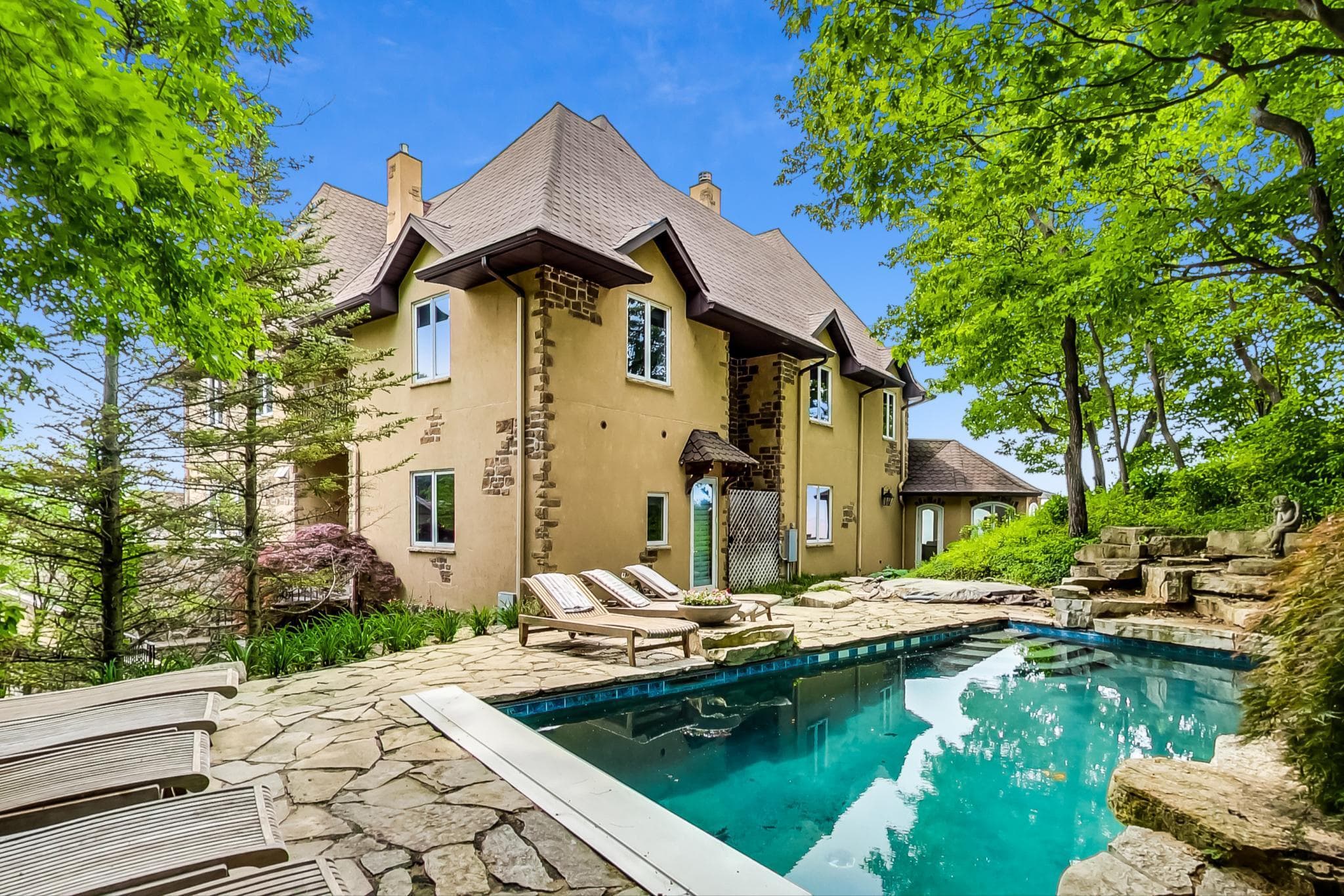 Primary property photo