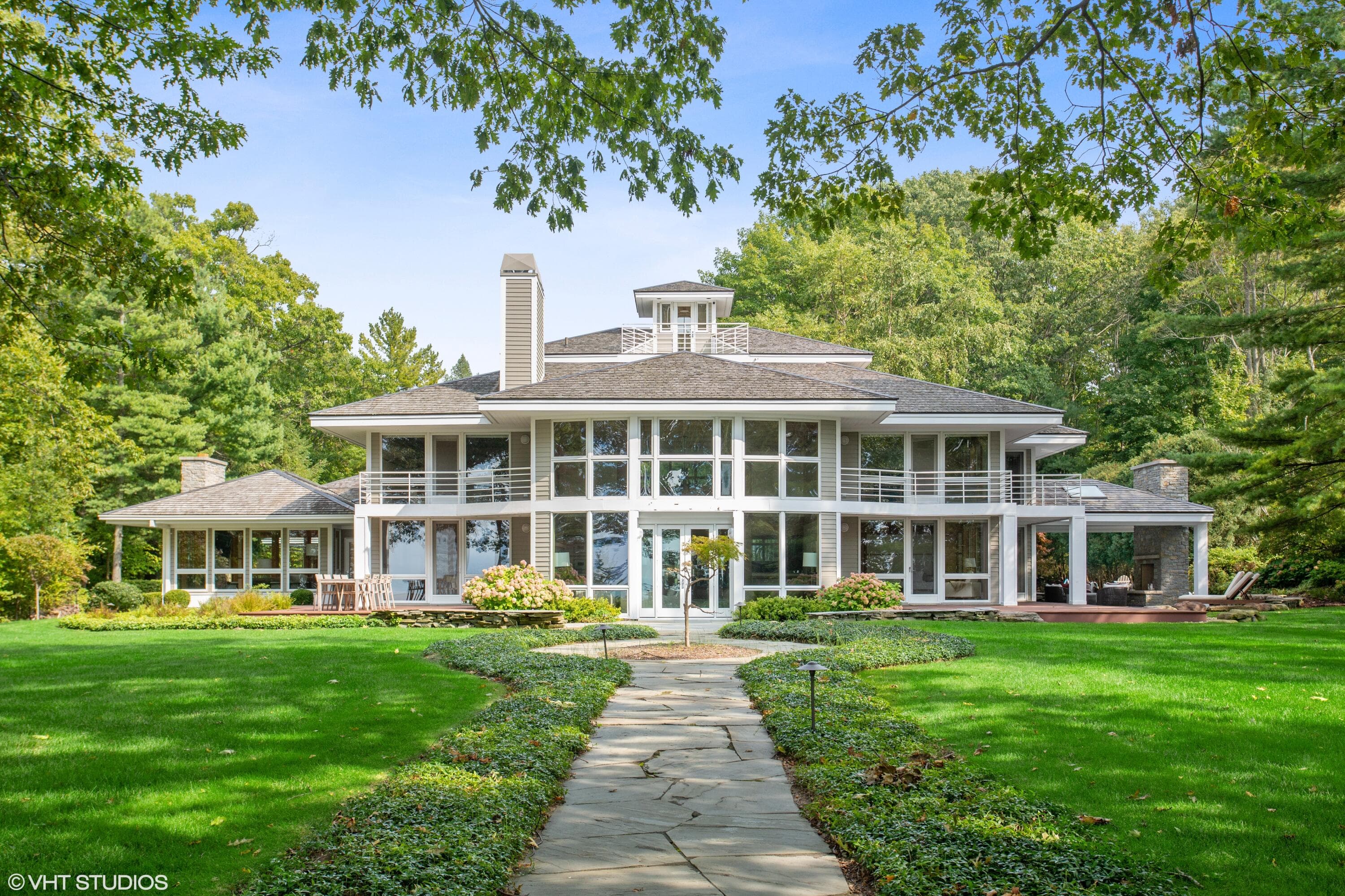 Primary property photo