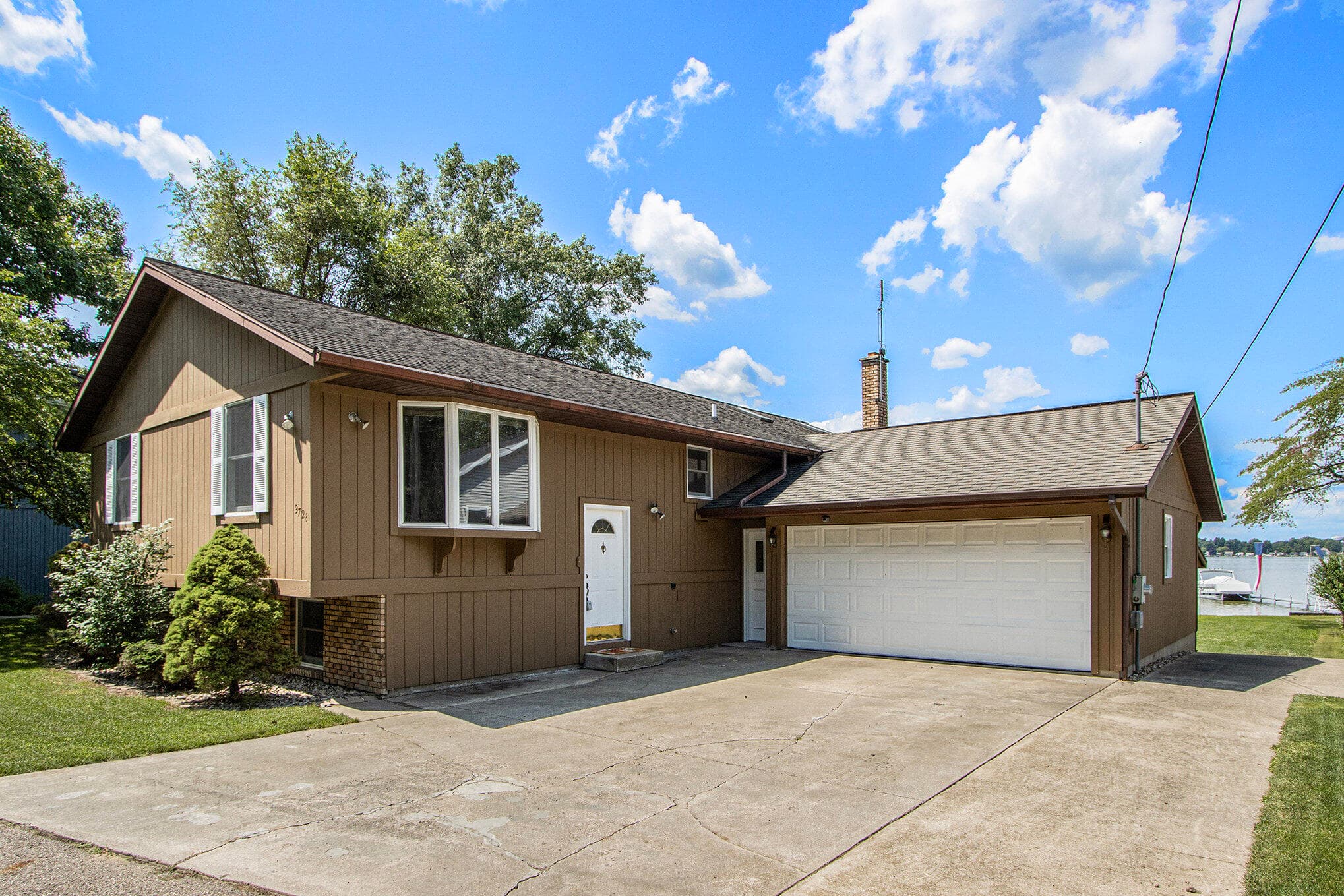 Primary property photo