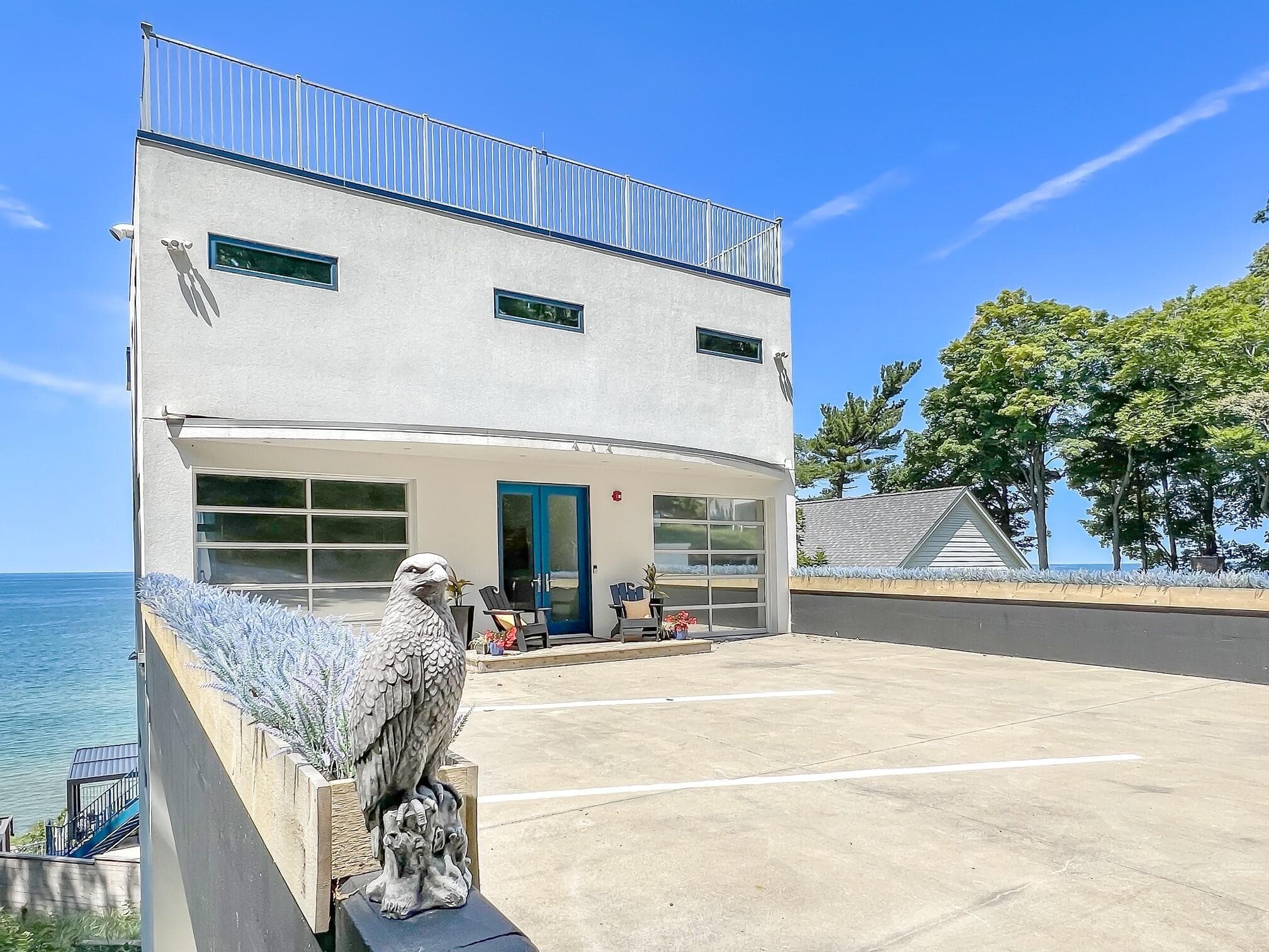 Primary property photo