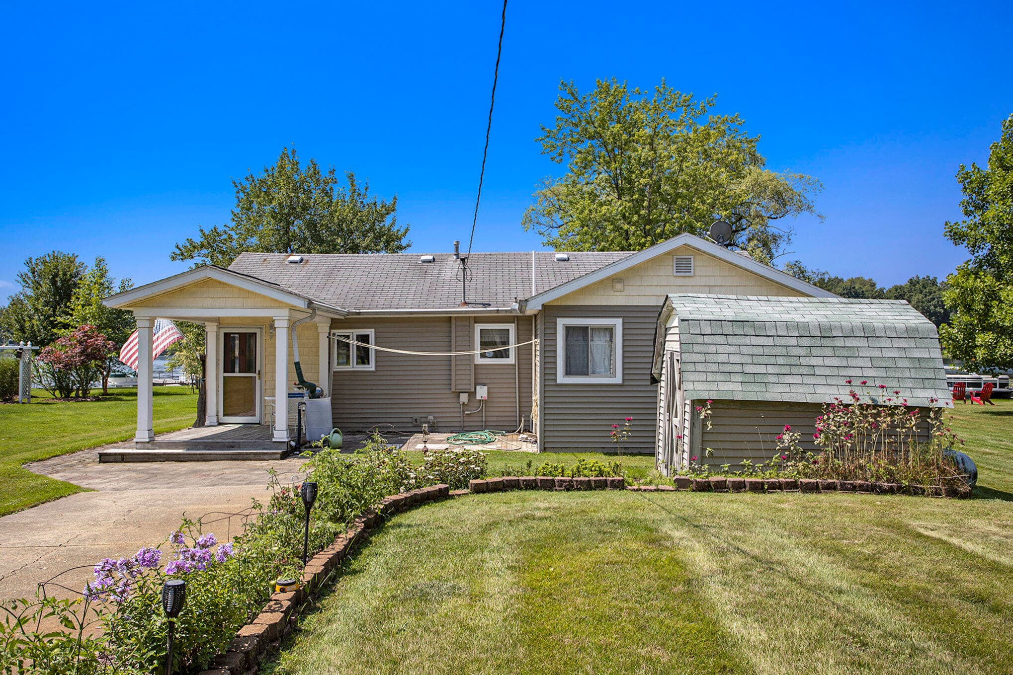 Primary property photo