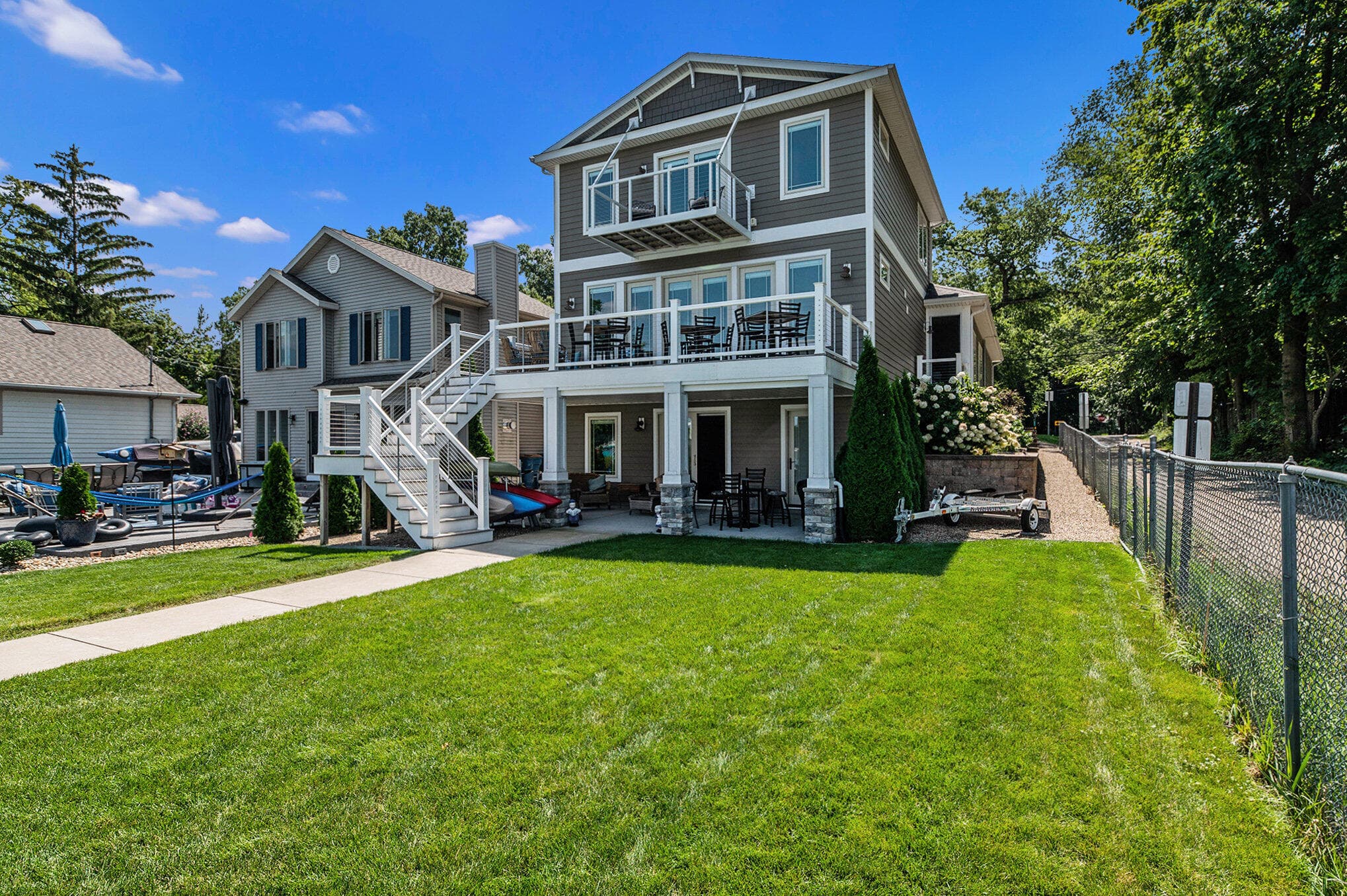 Primary property photo