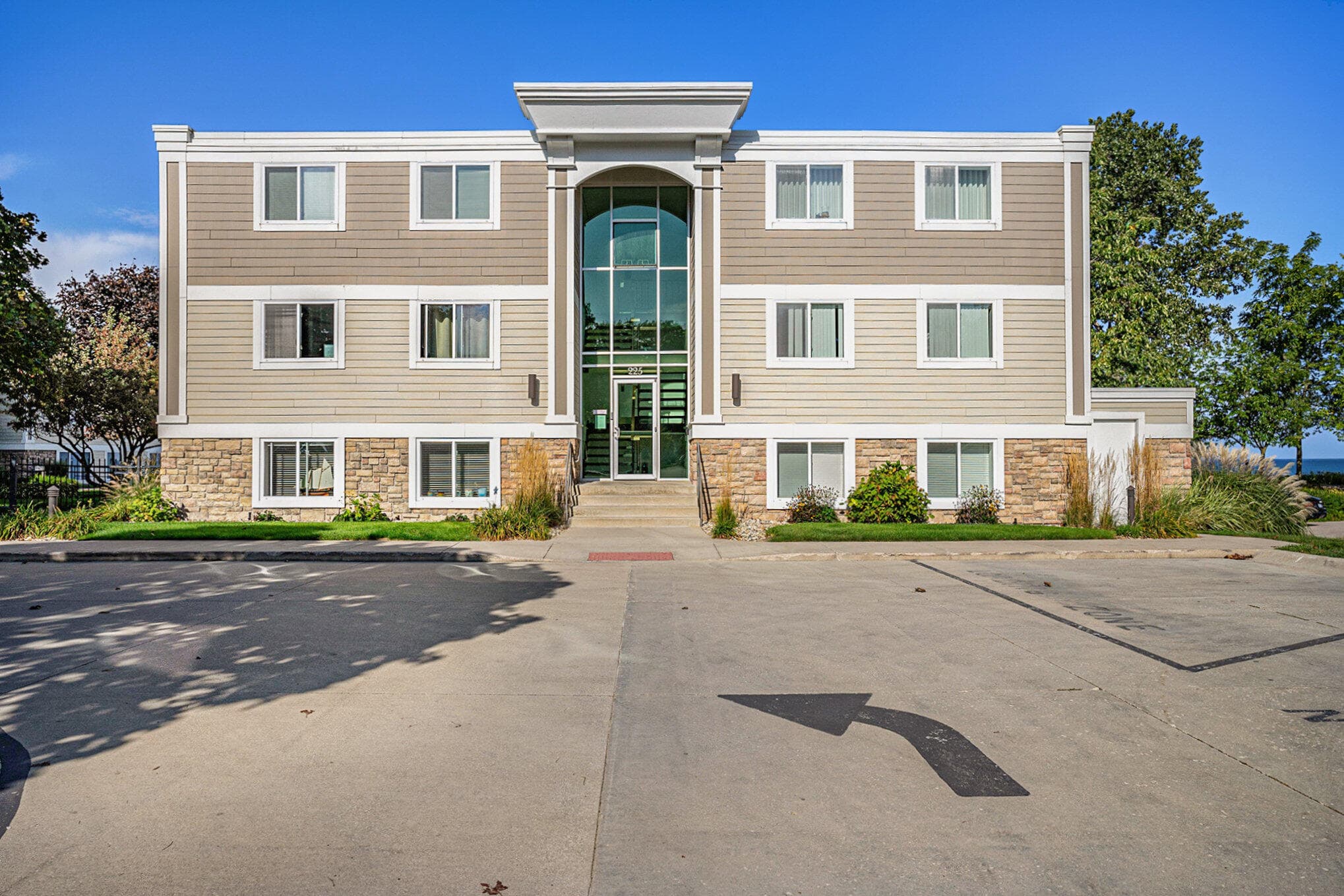 Primary property photo