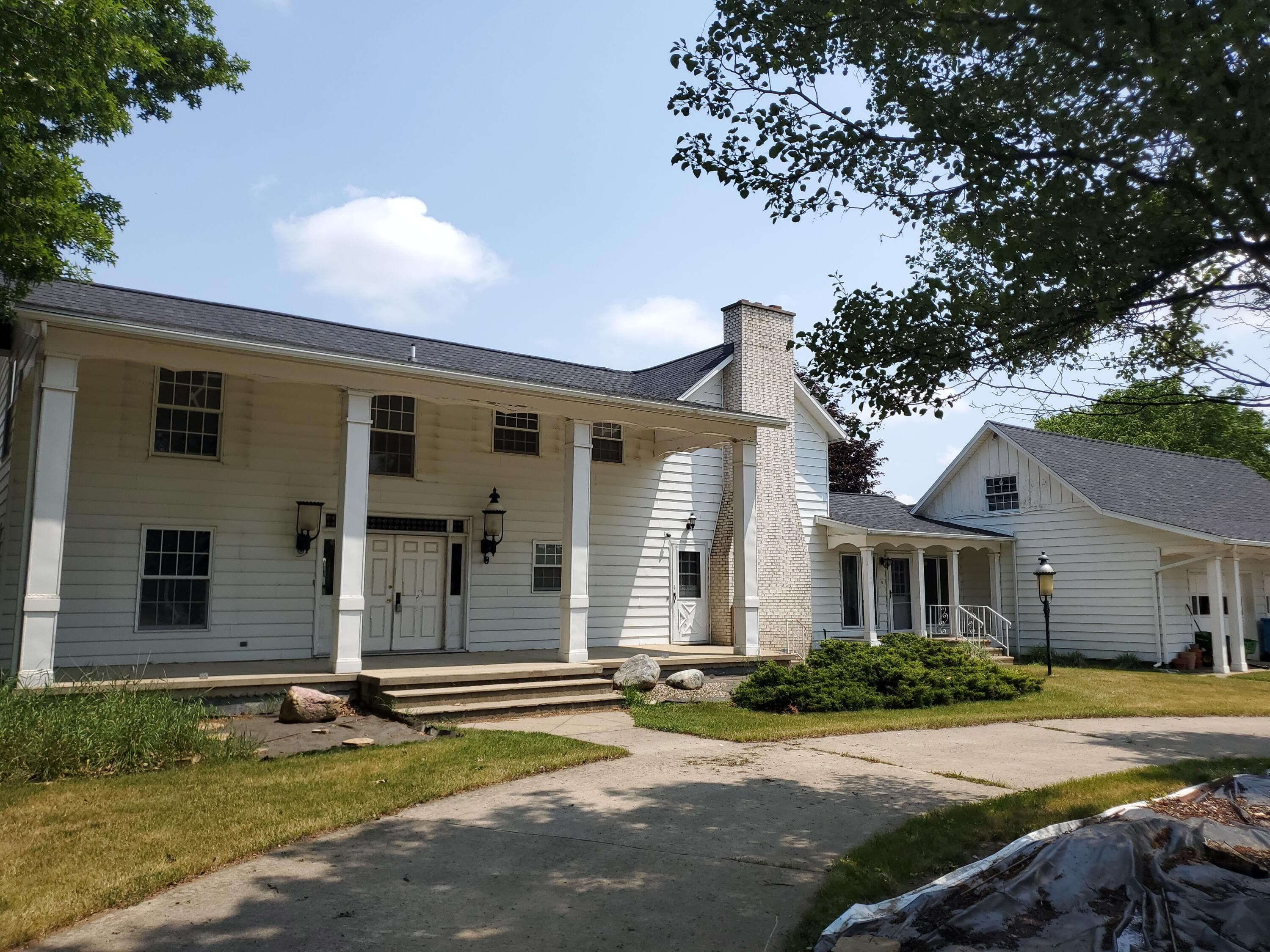 Primary property photo