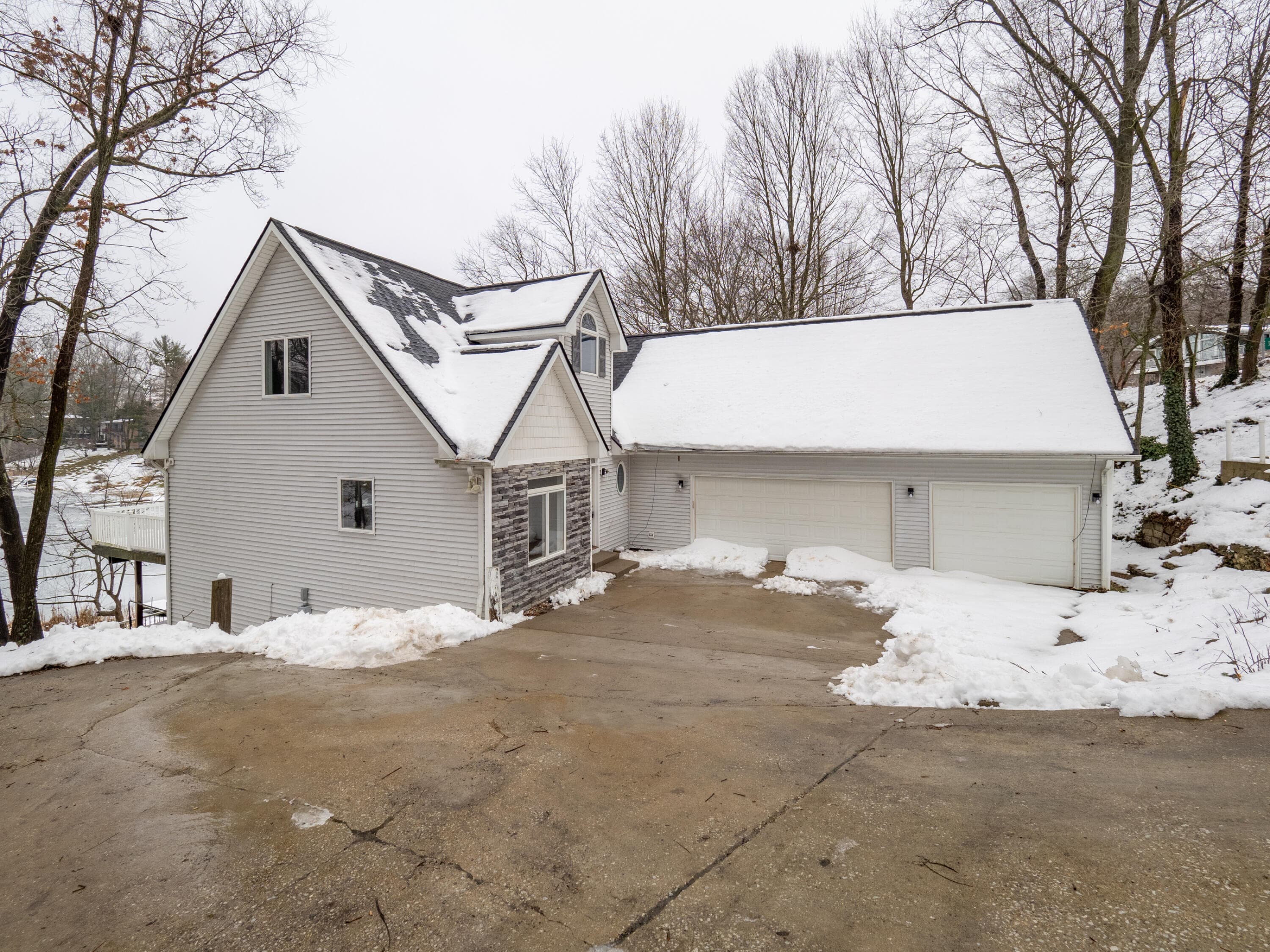 Primary property photo