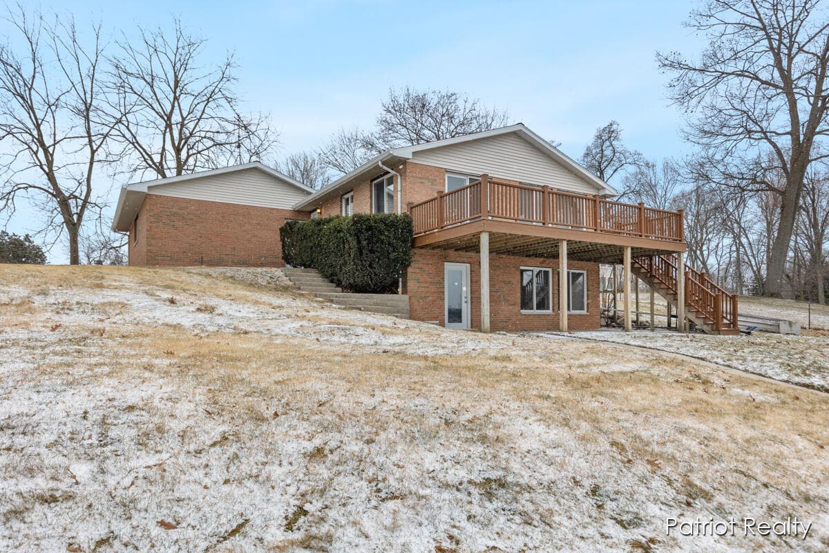 Primary property photo