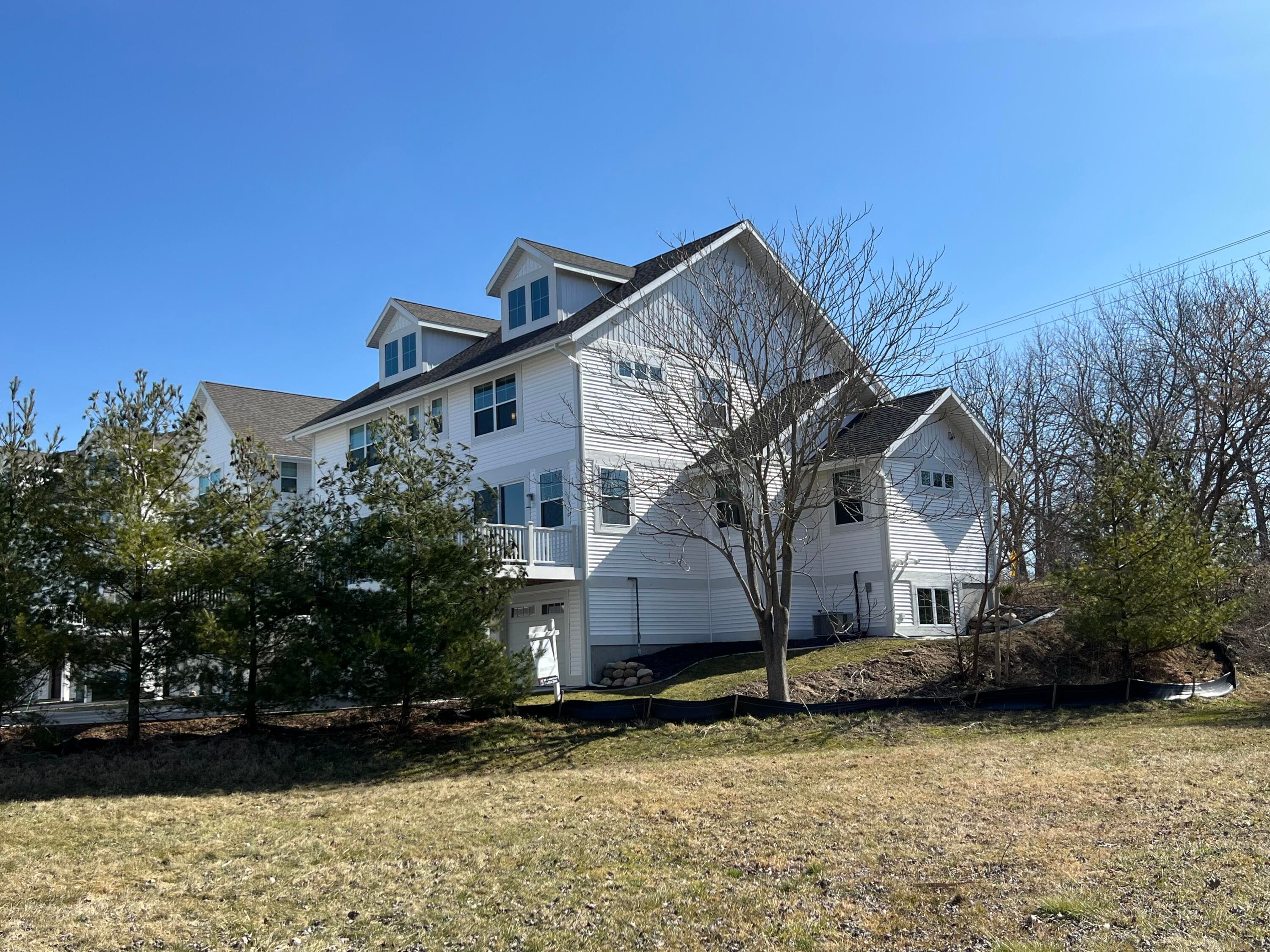 Primary property photo