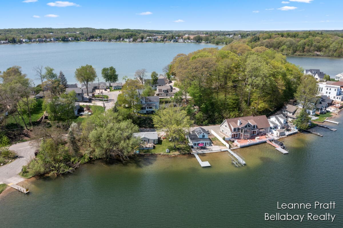 Primary property photo