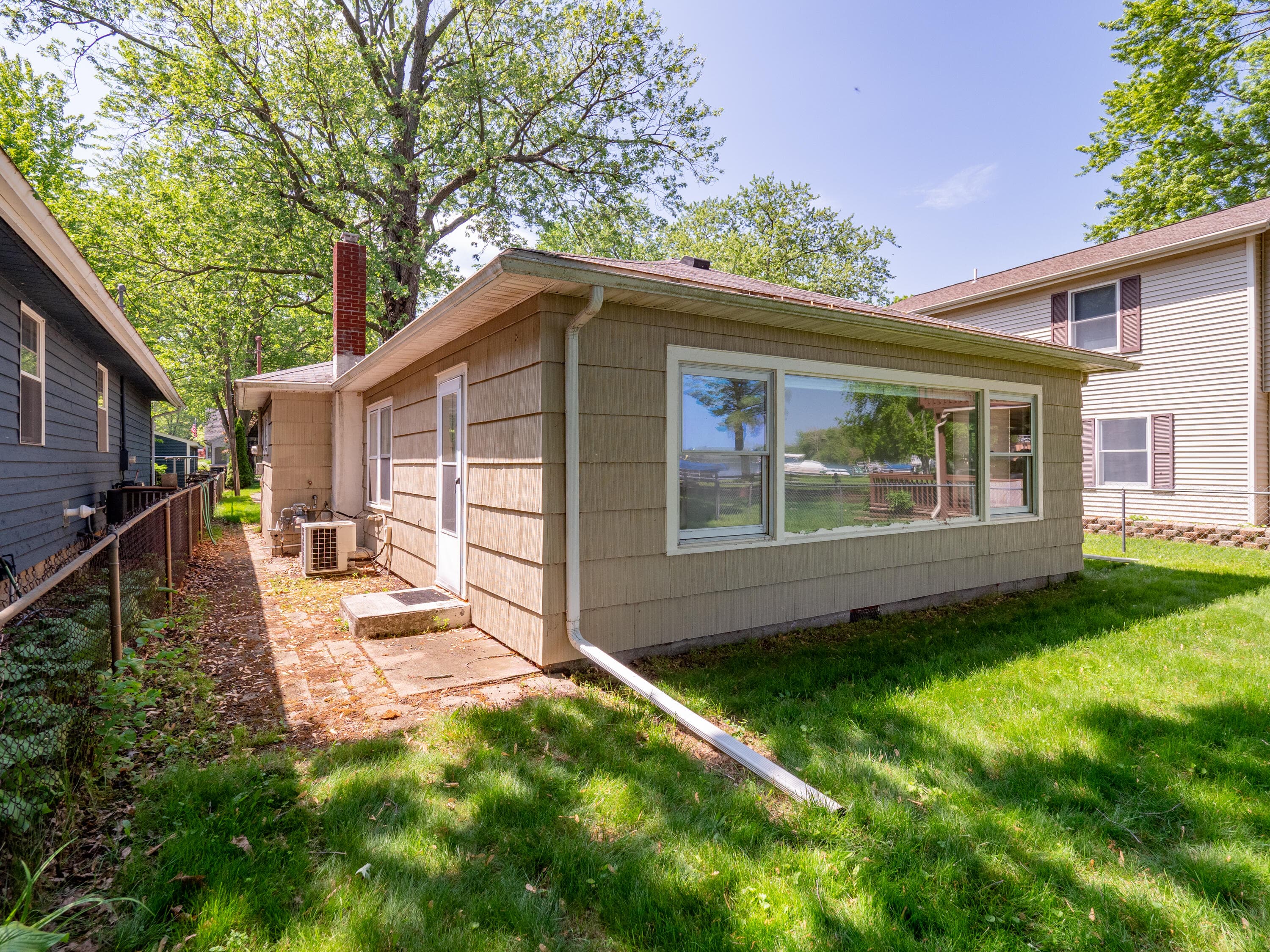 Primary property photo
