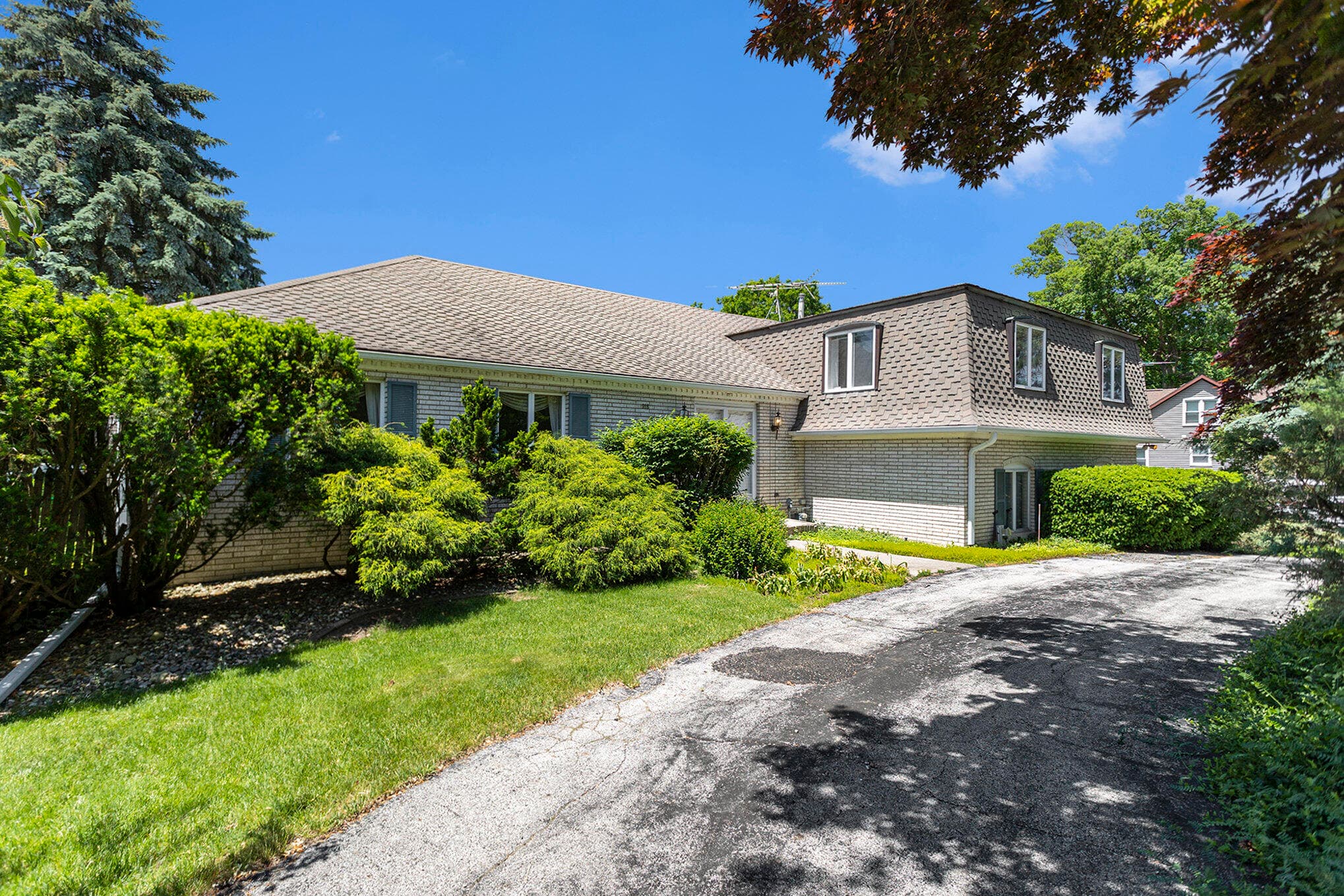 Primary property photo