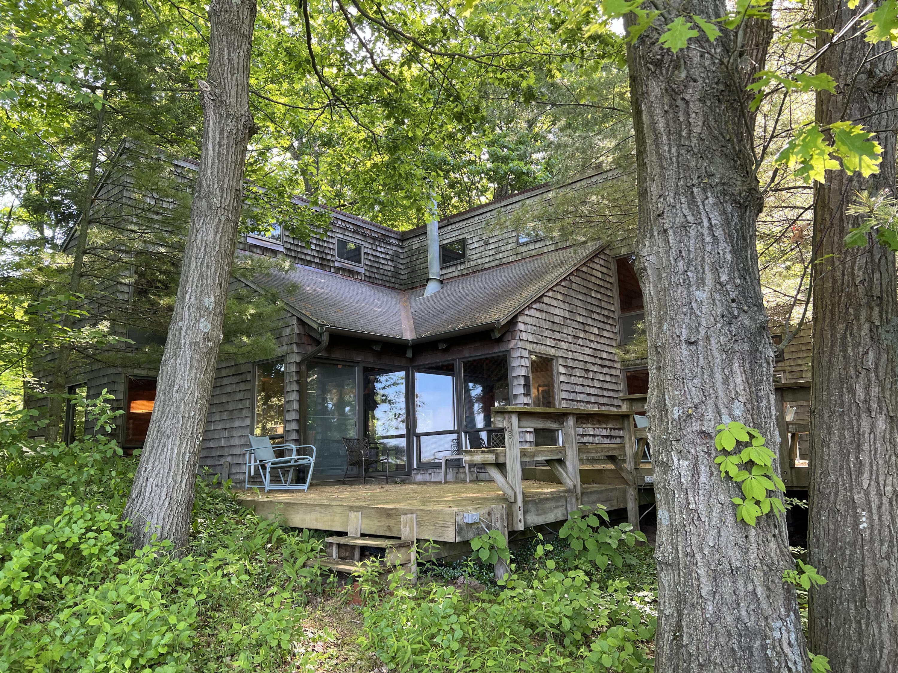 Primary property photo