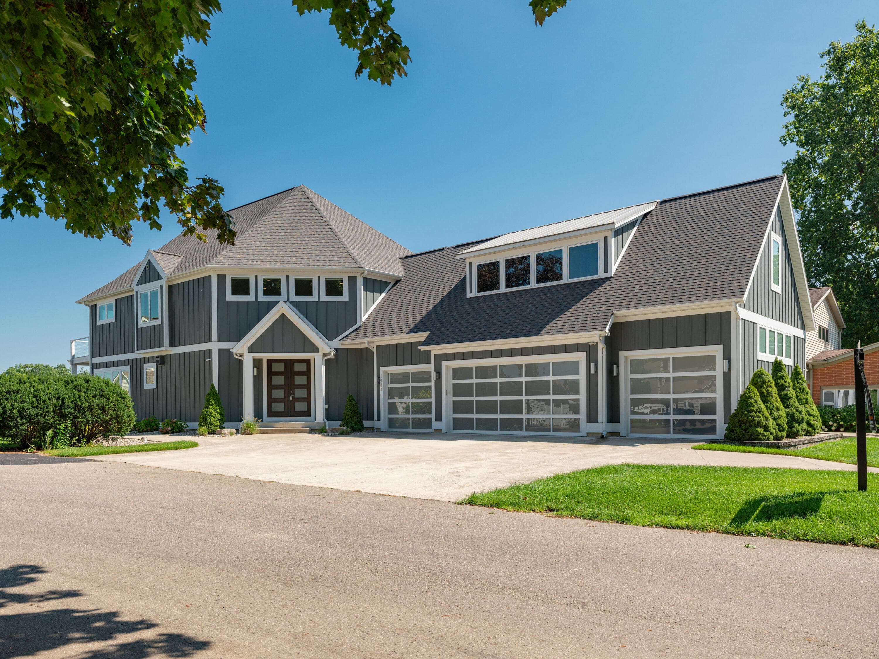 Primary property photo