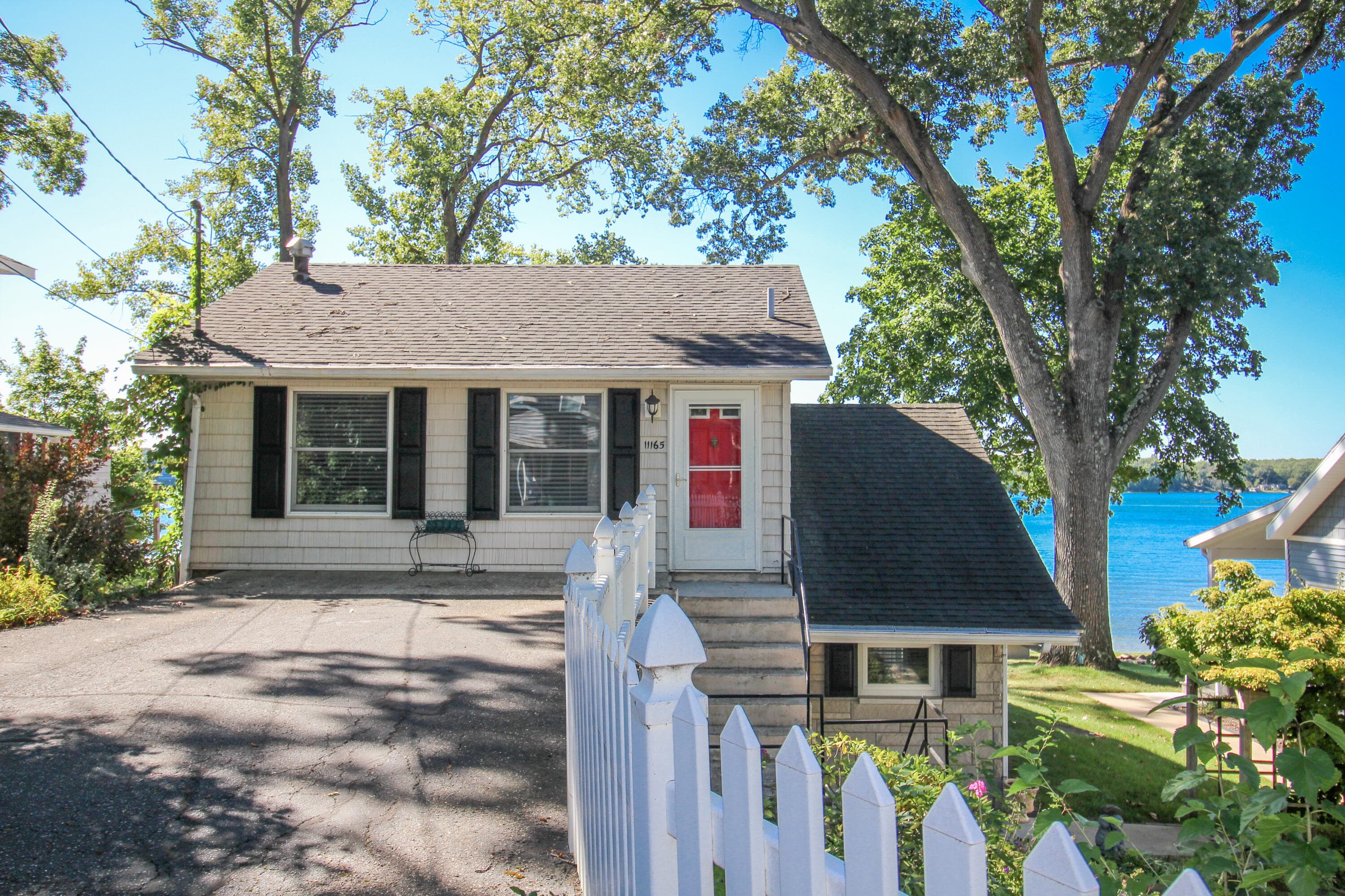 Primary property photo
