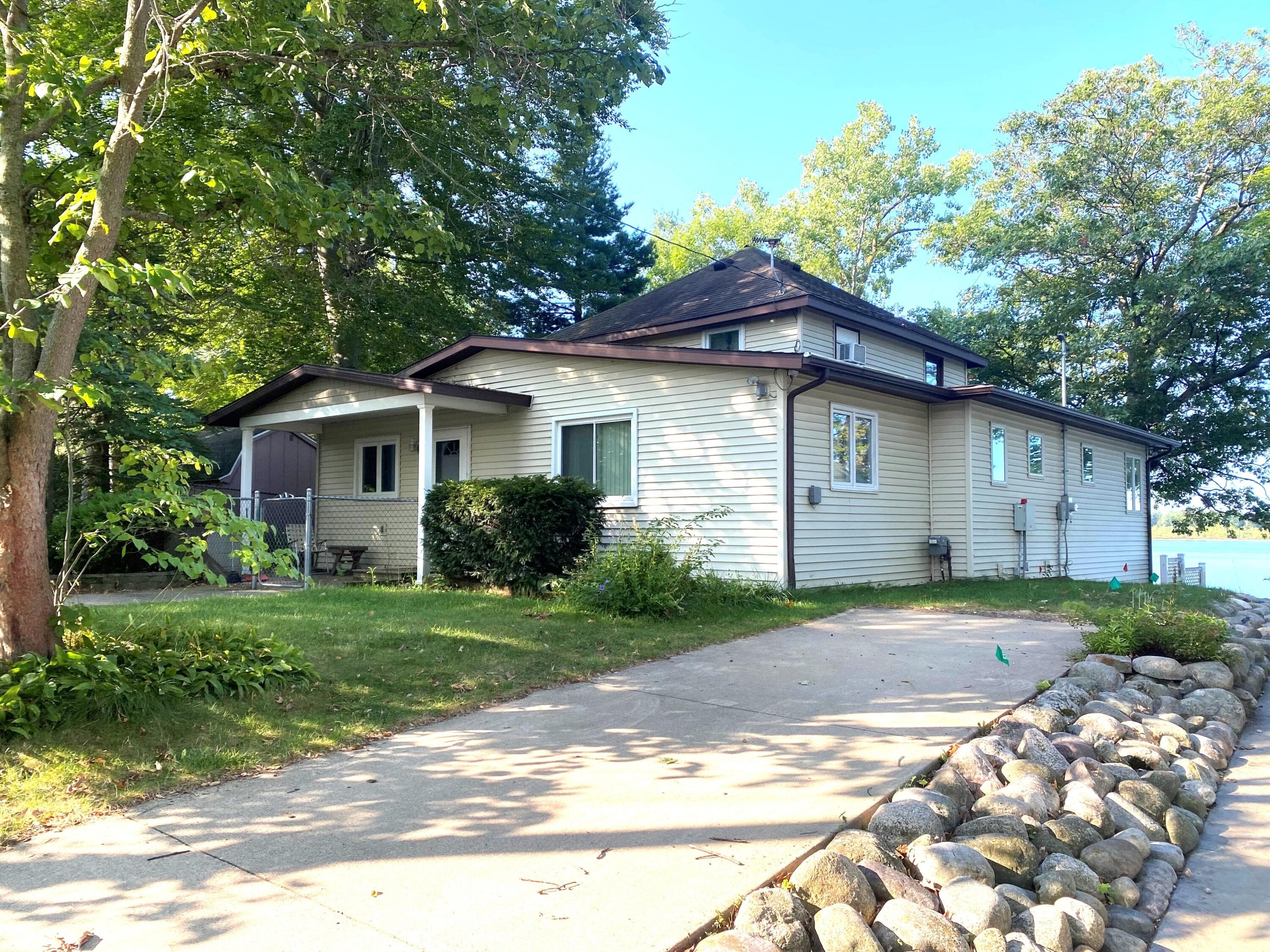 Primary property photo