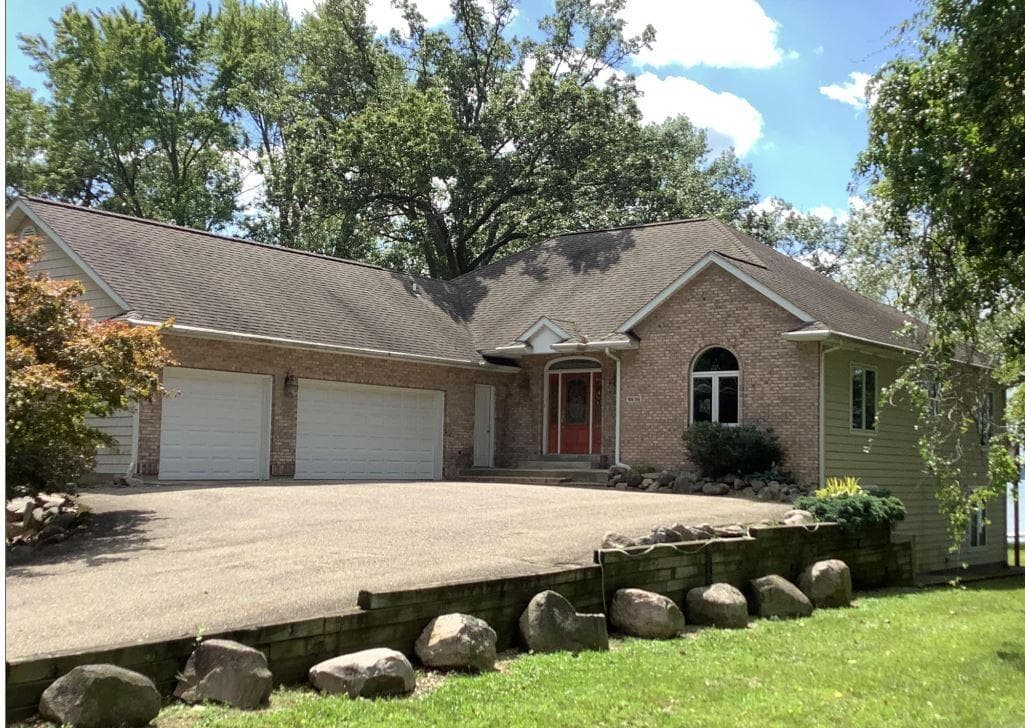 Primary property photo