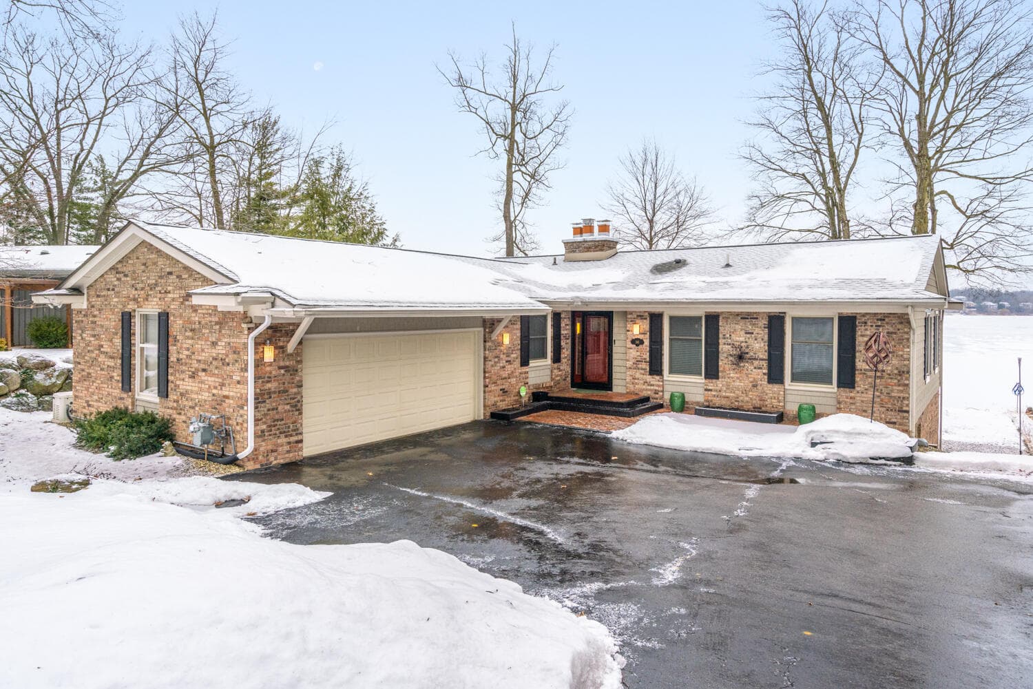 Primary property photo