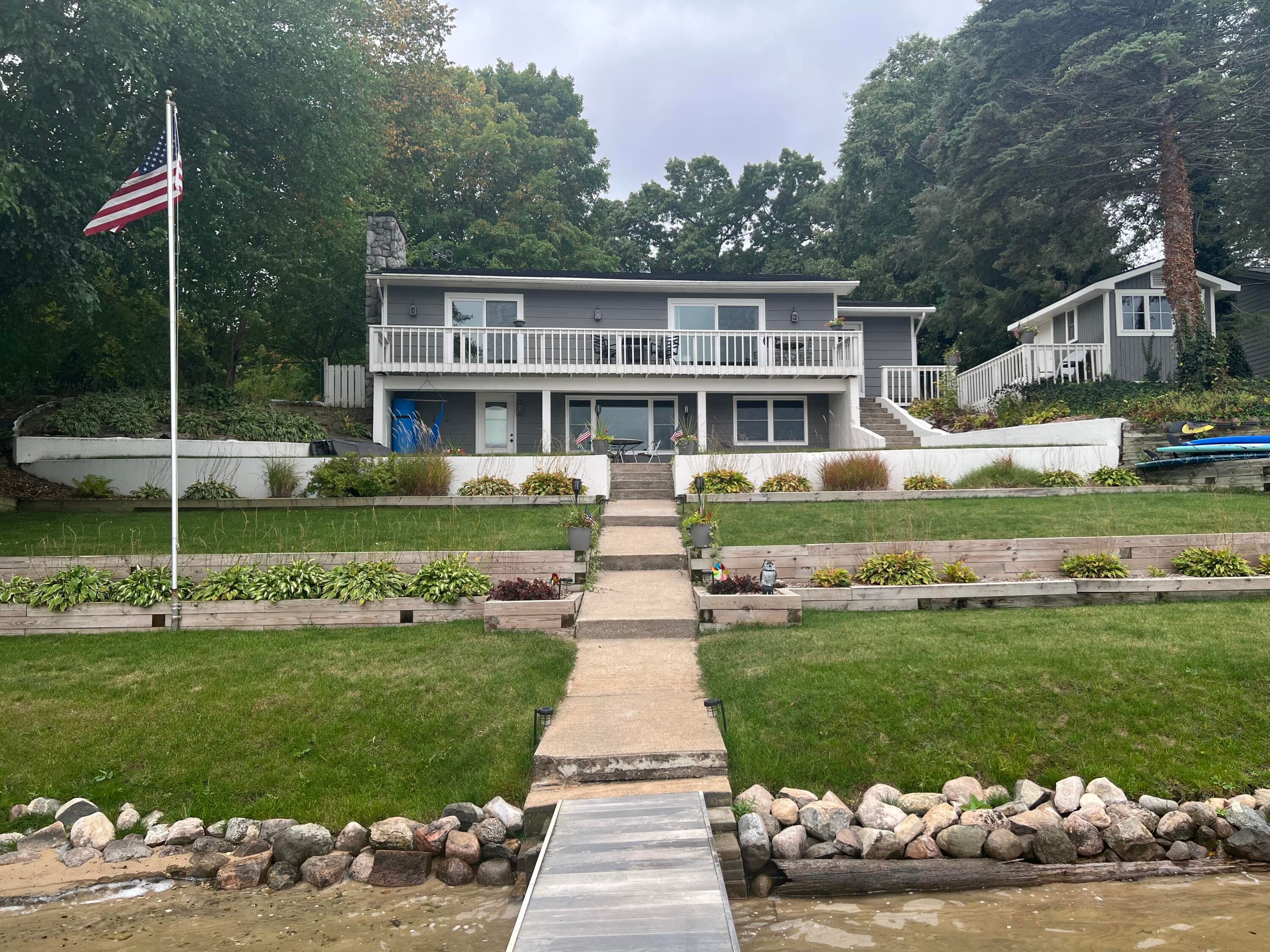 Primary property photo