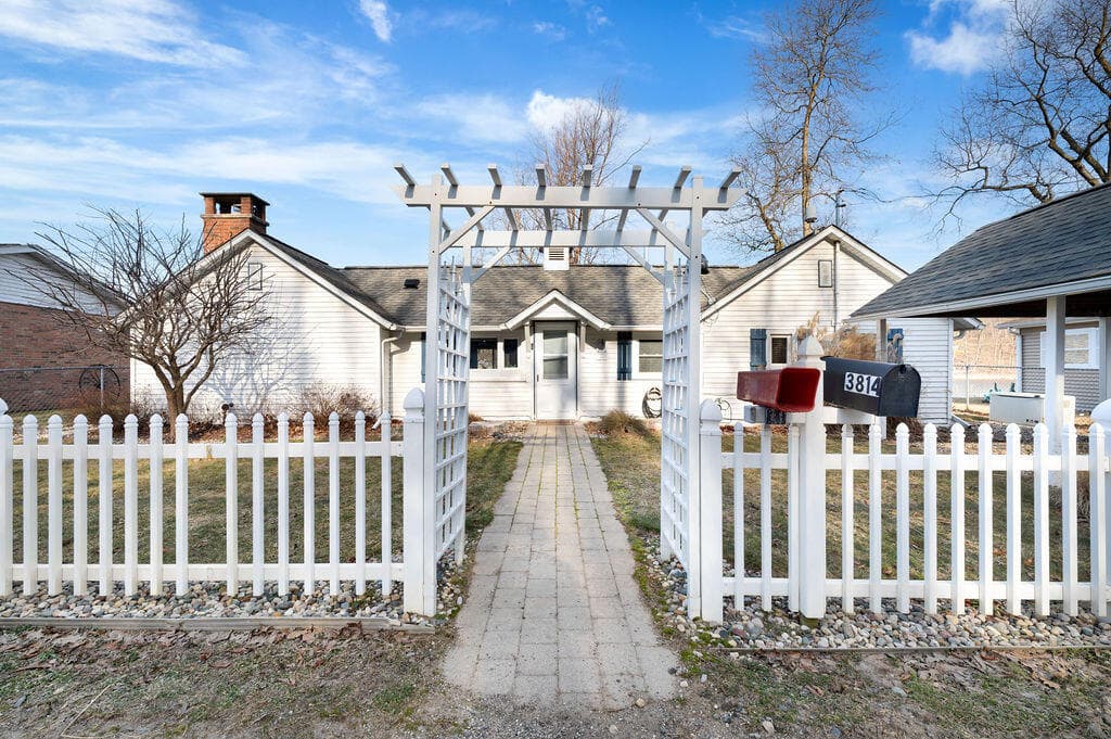 Primary property photo