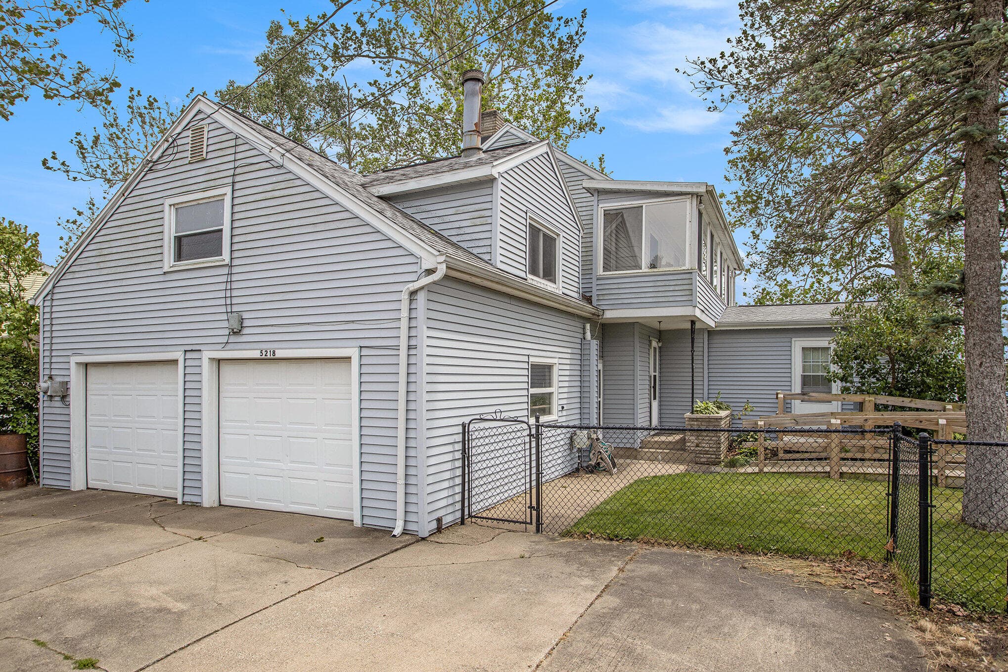 Primary property photo
