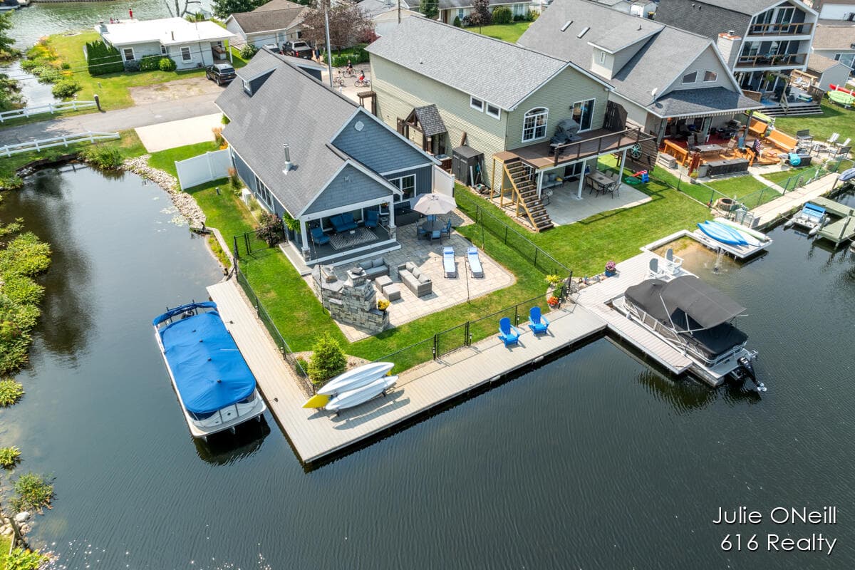 Primary property photo