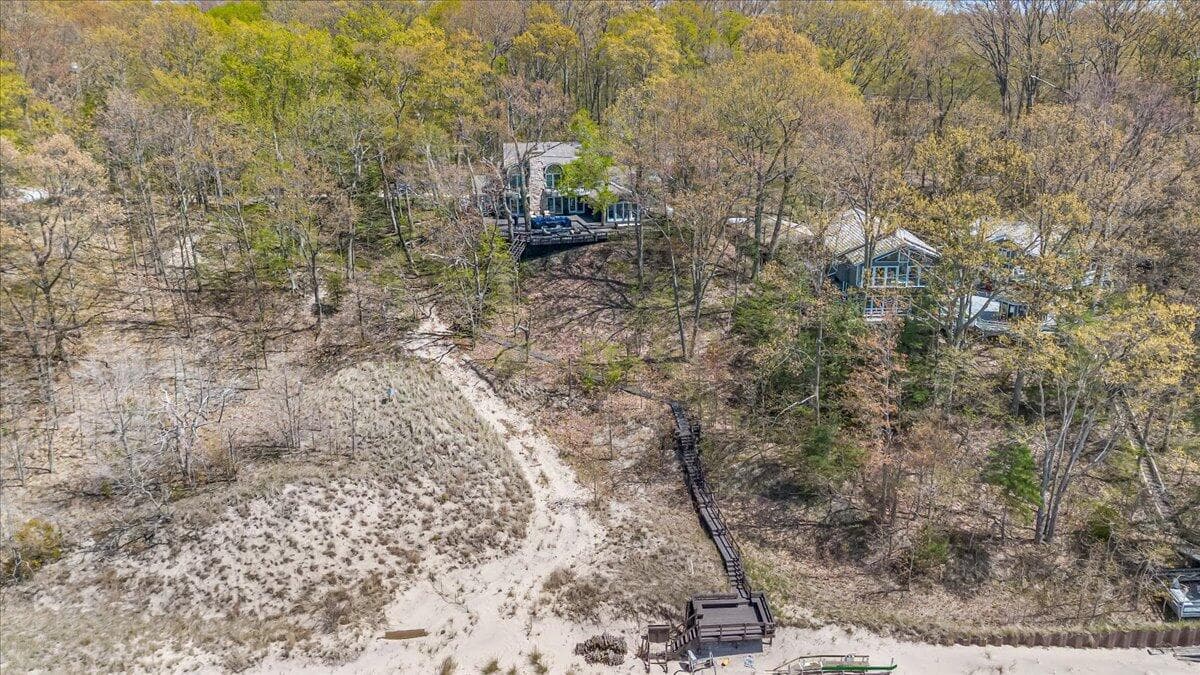 Primary property photo