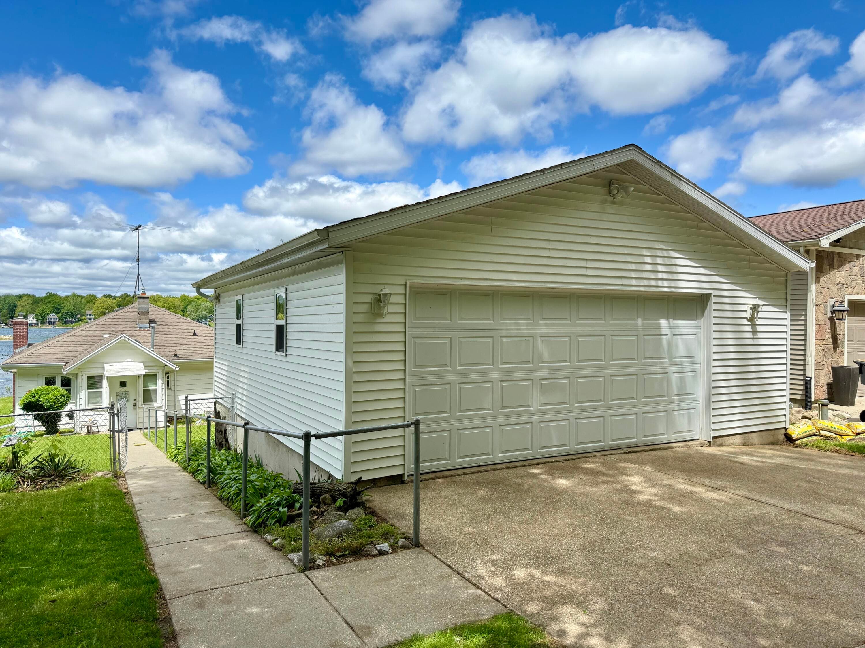 Primary property photo