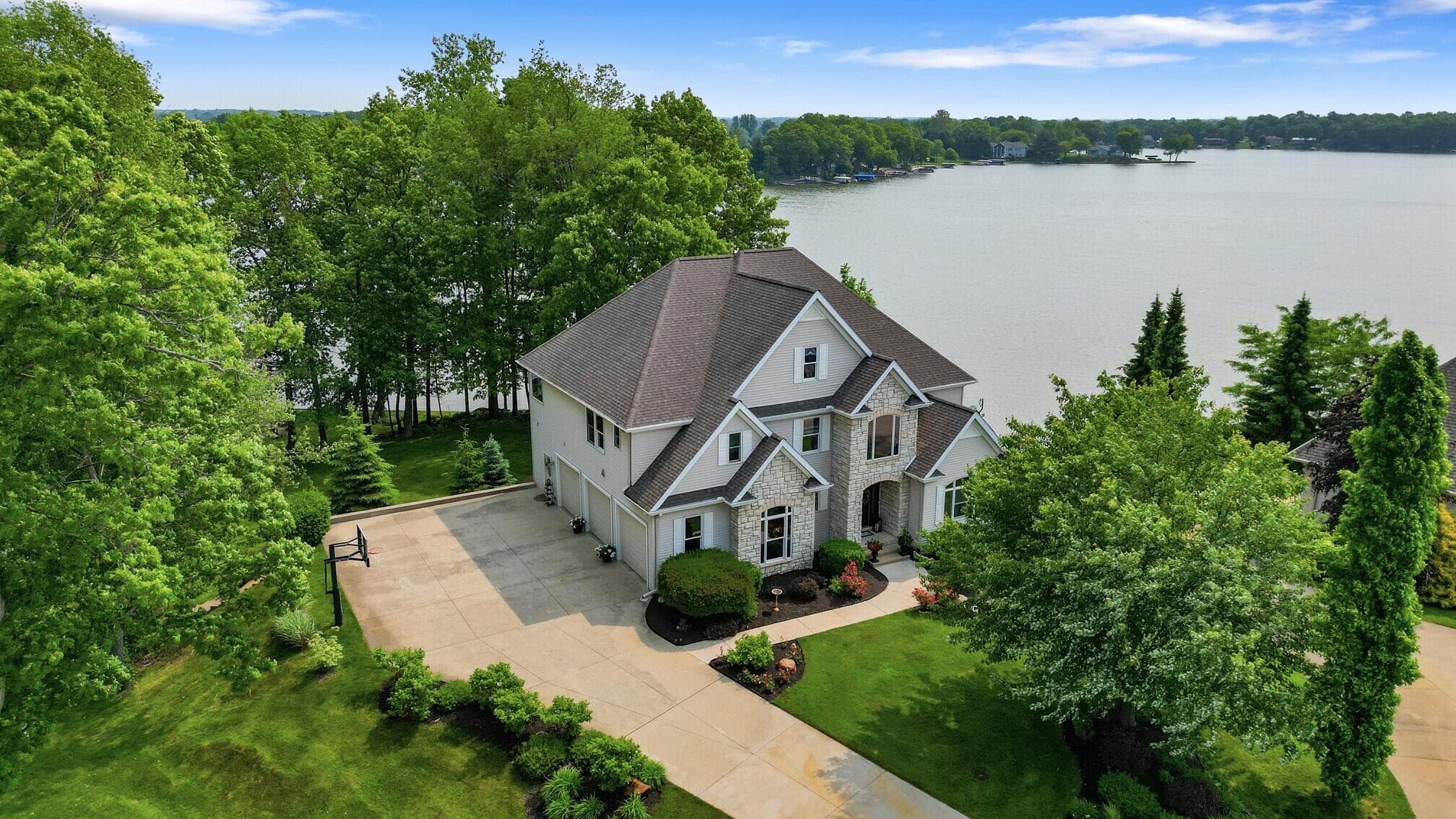 Primary property photo