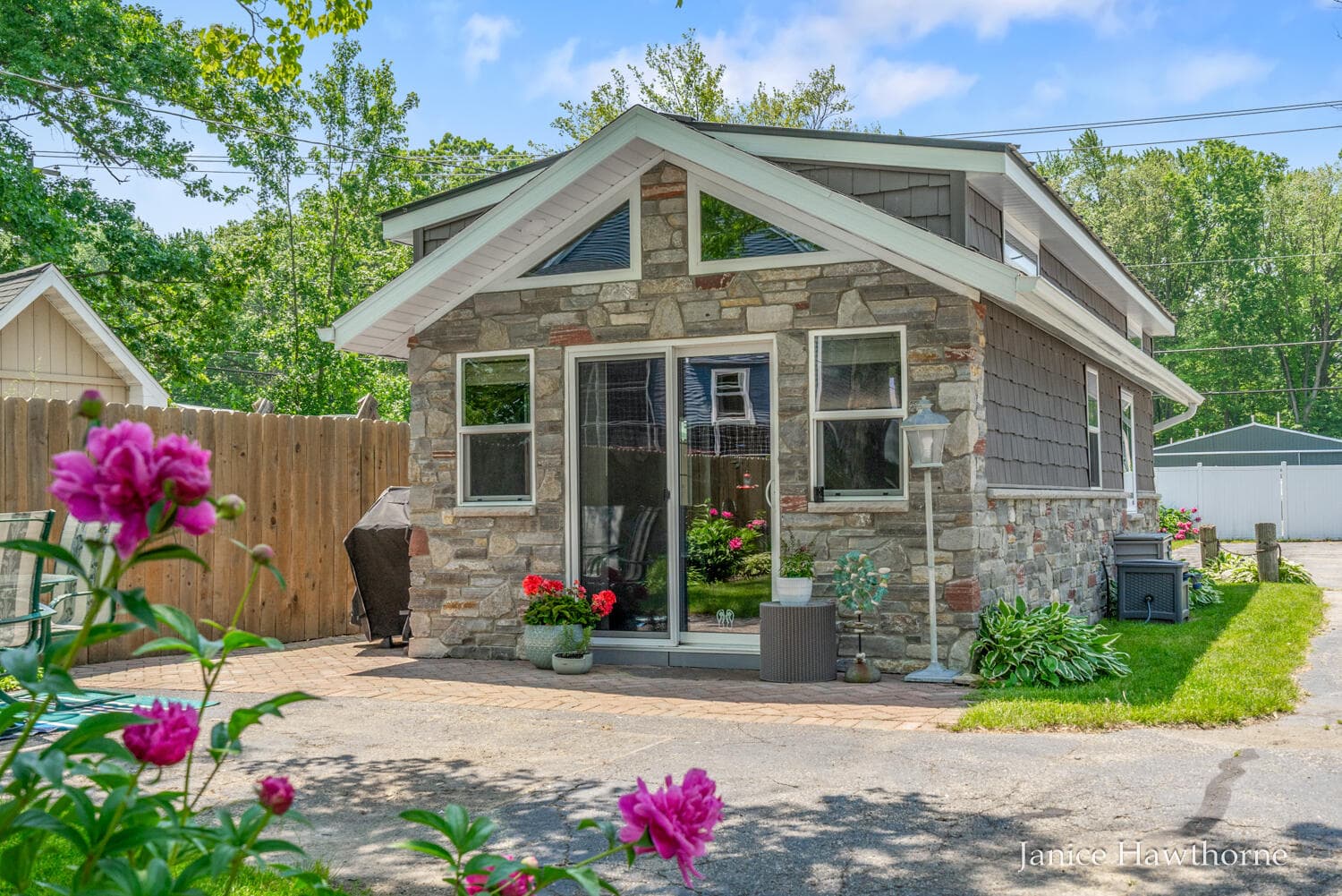 Primary property photo