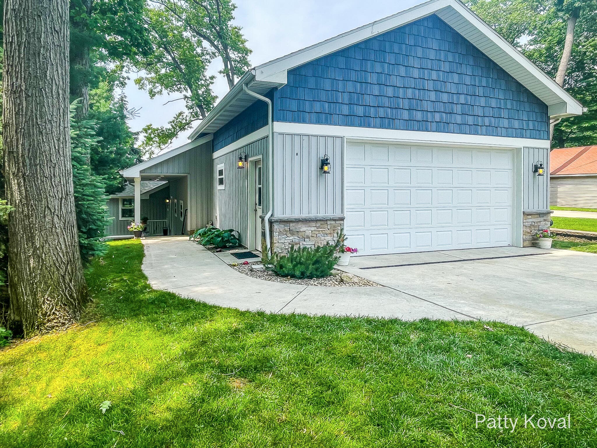 Primary property photo