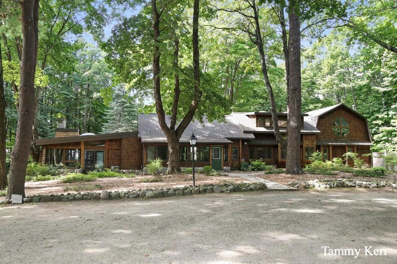 Primary property photo