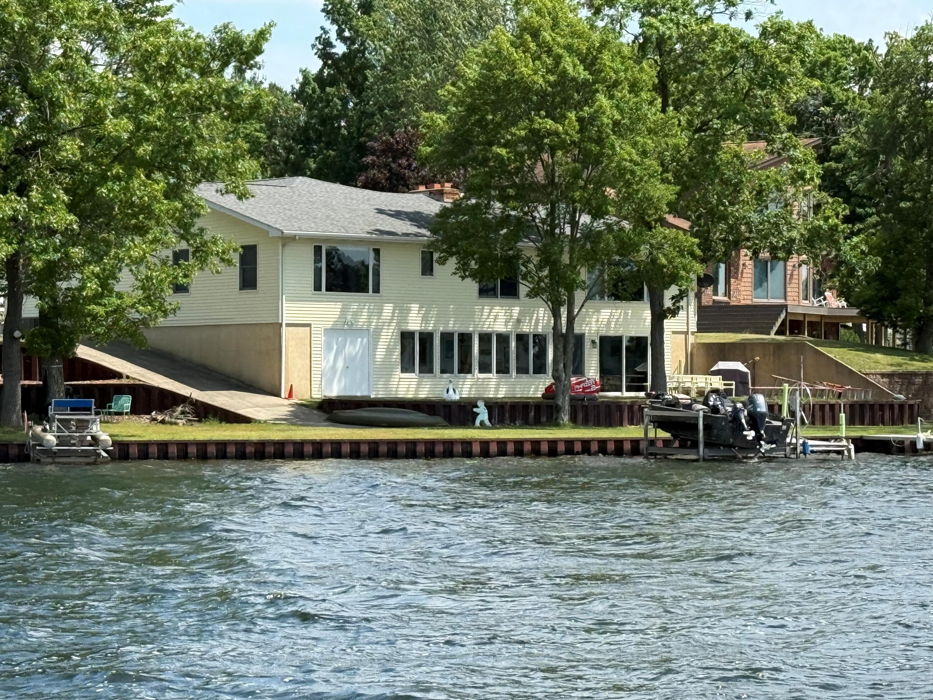 Primary property photo