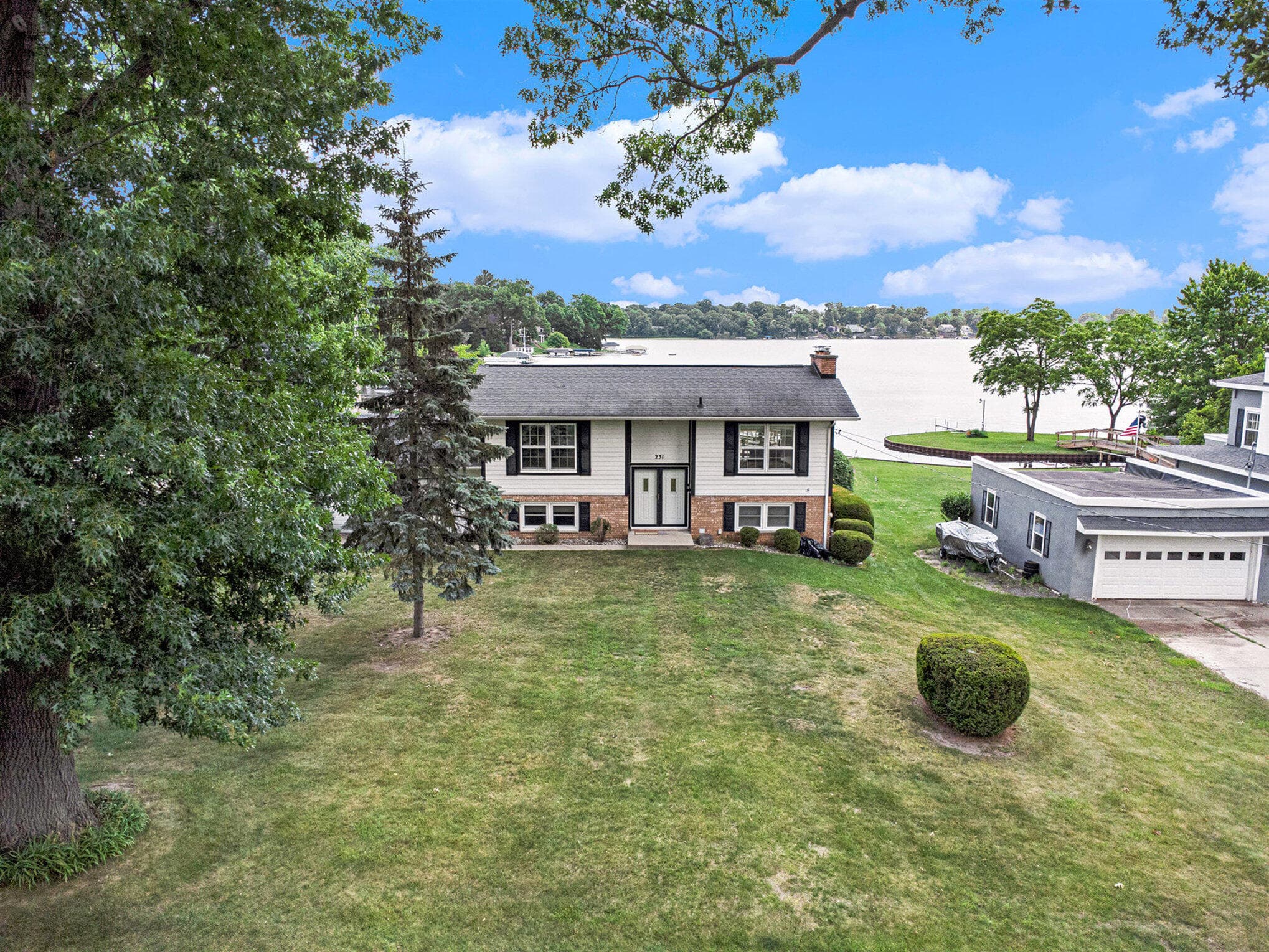 Primary property photo