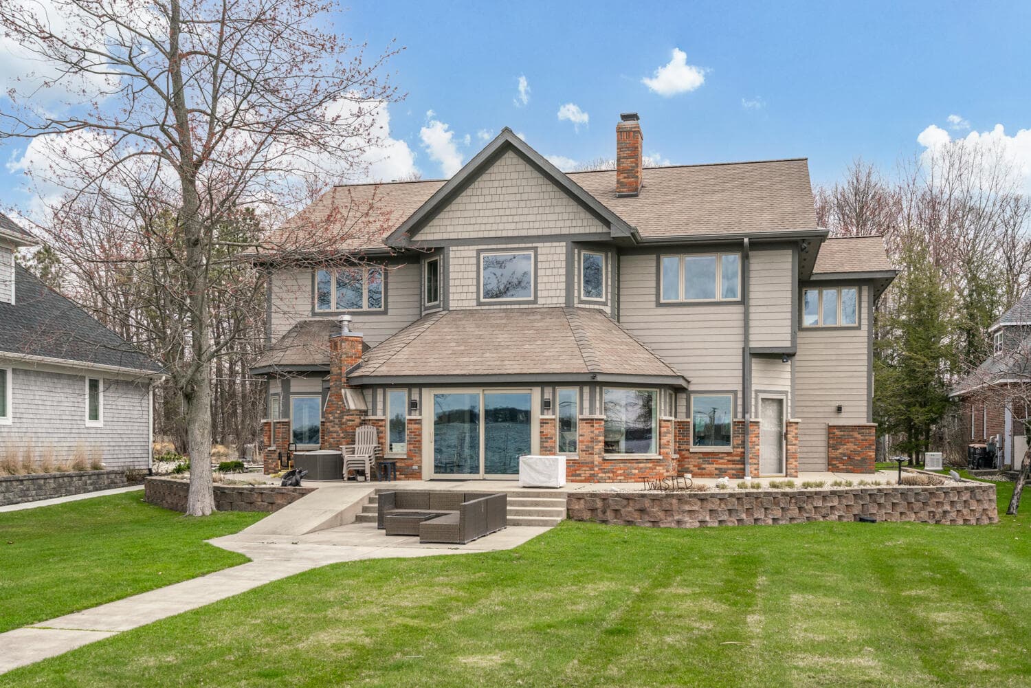 Primary property photo