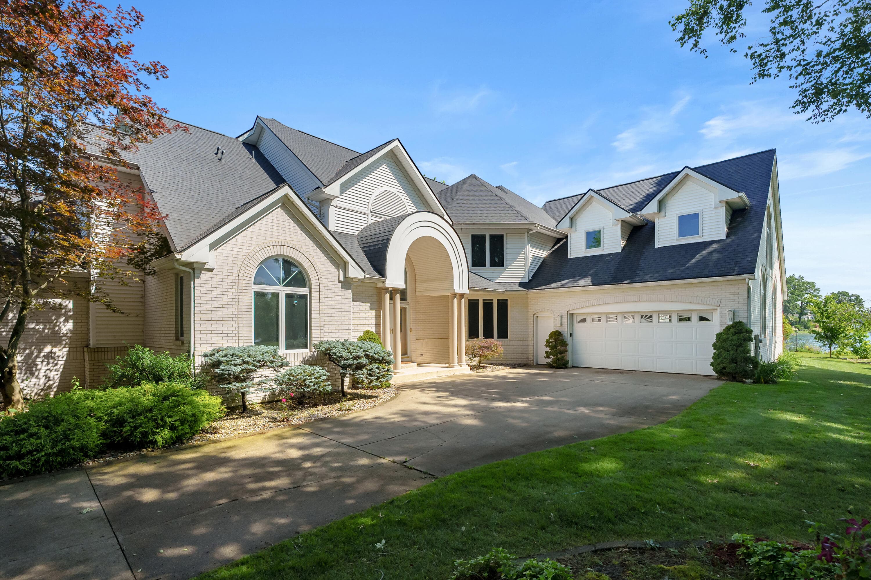 Primary property photo