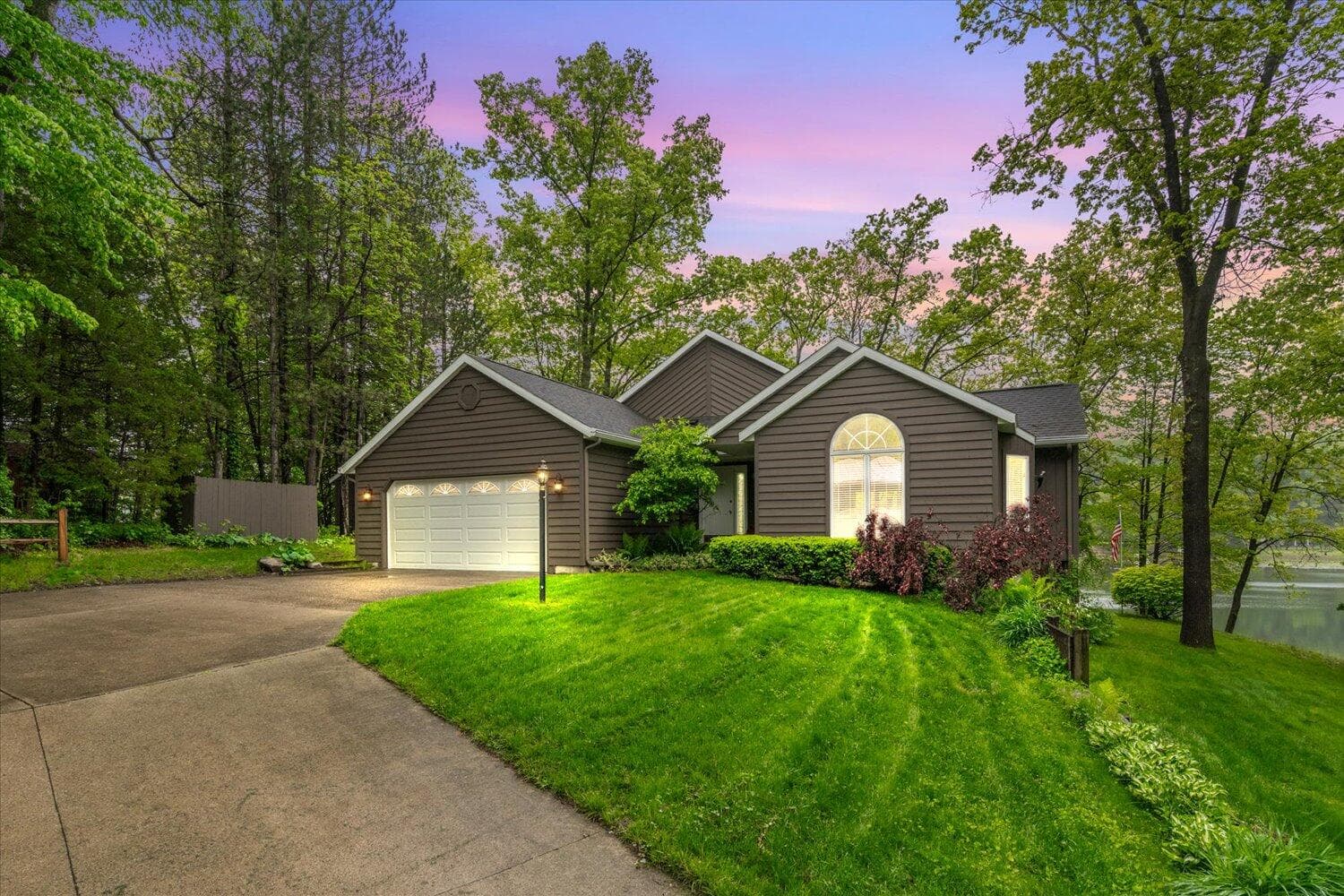 Primary property photo
