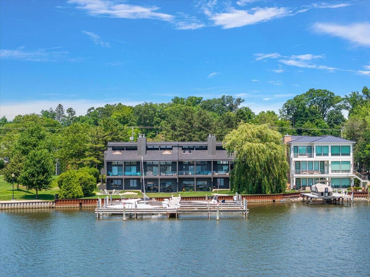 Primary property photo