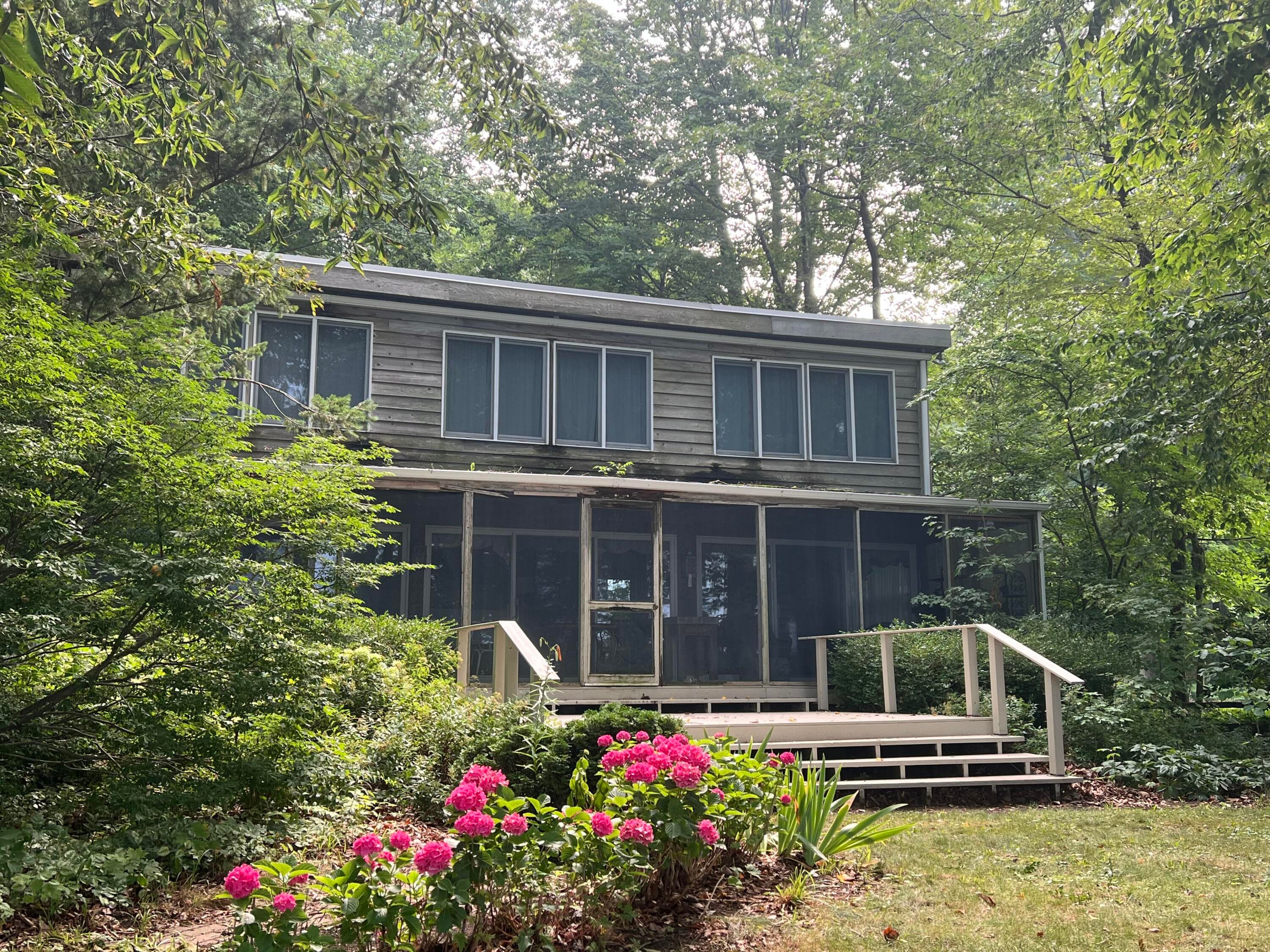 Primary property photo