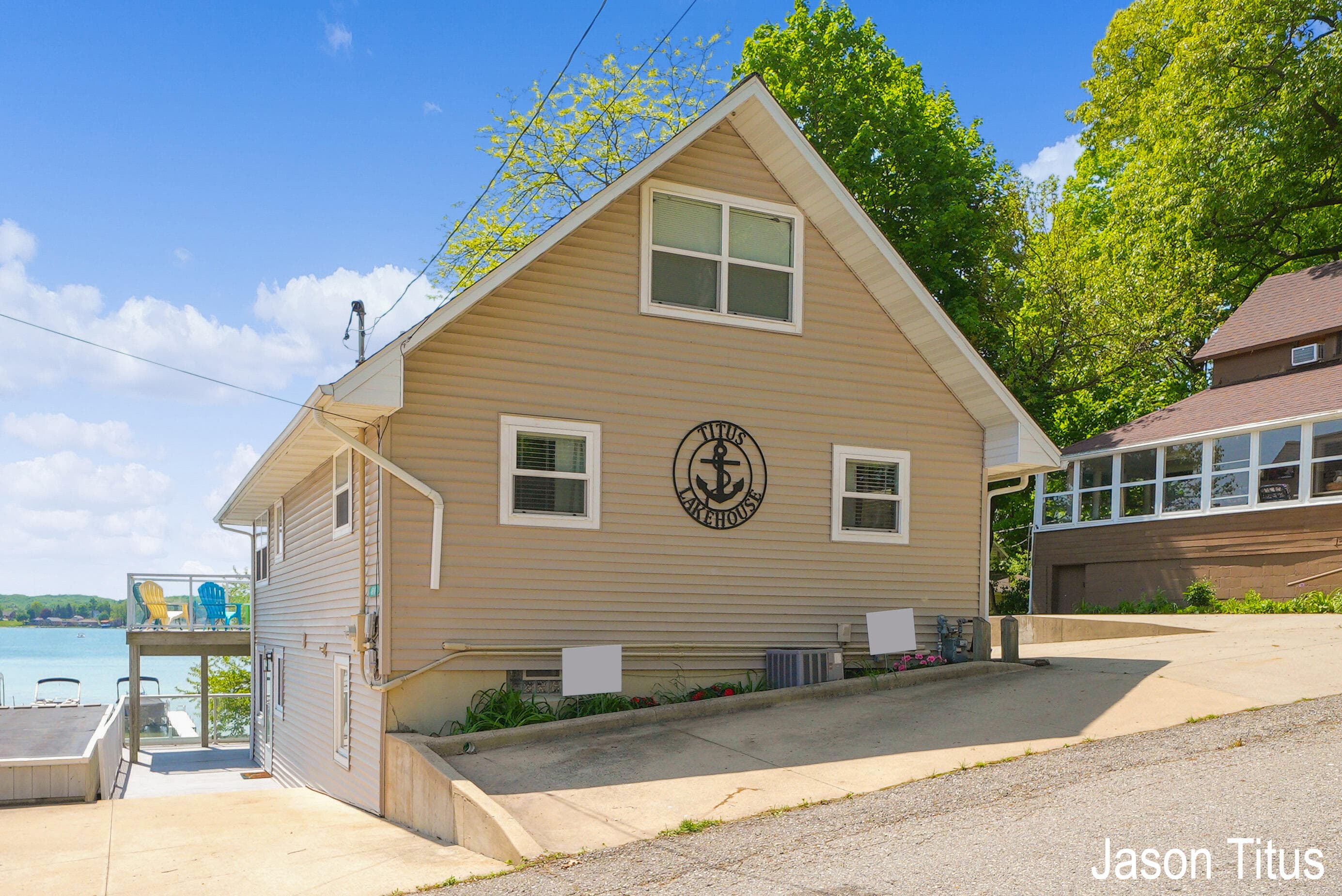 Primary property photo