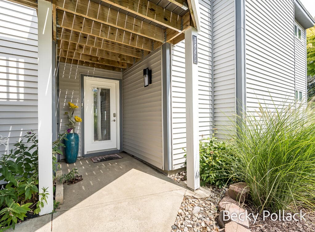 Primary property photo