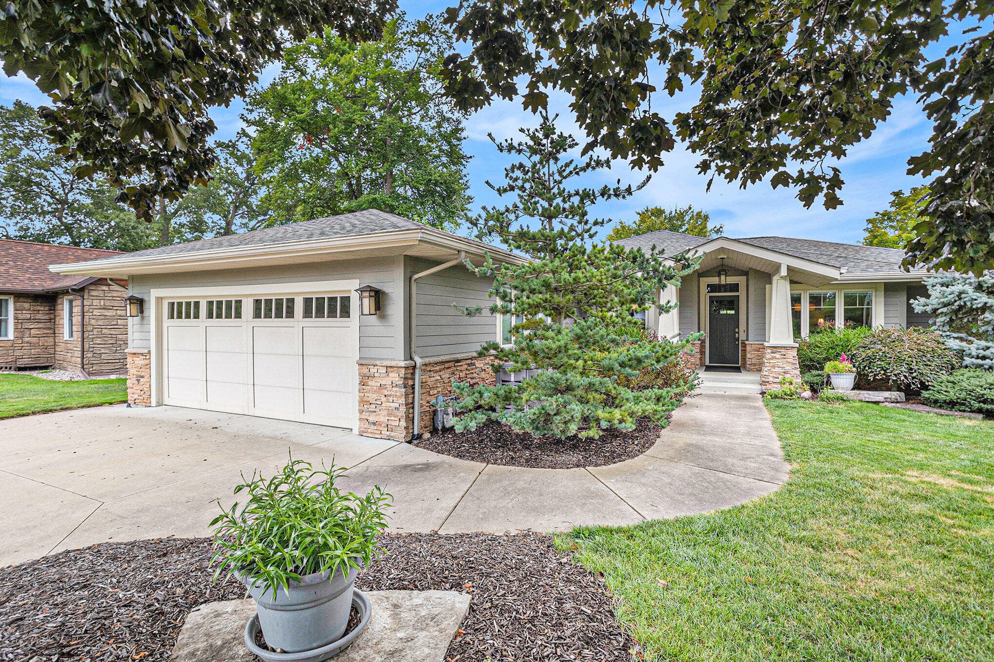 Primary property photo
