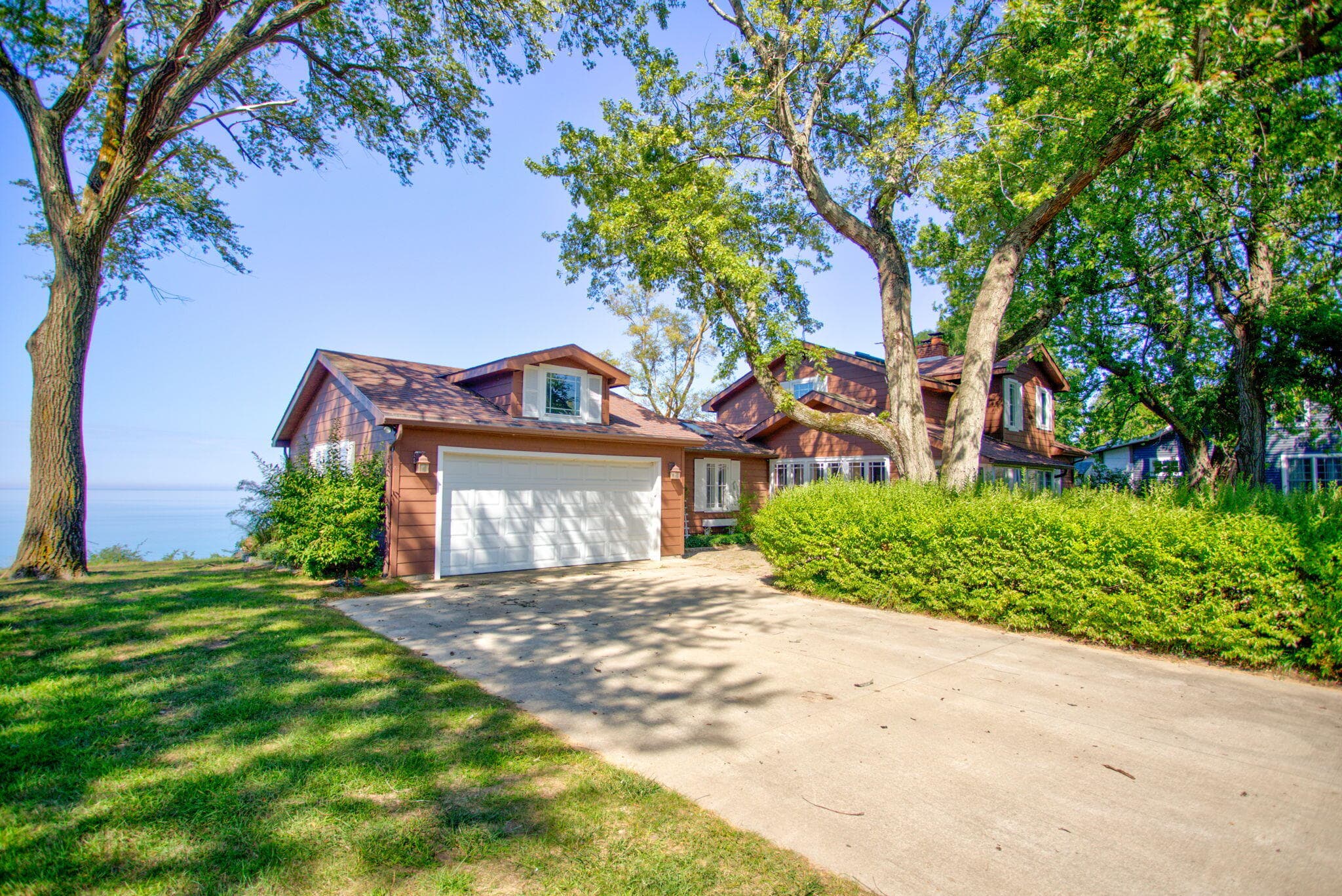 Primary property photo