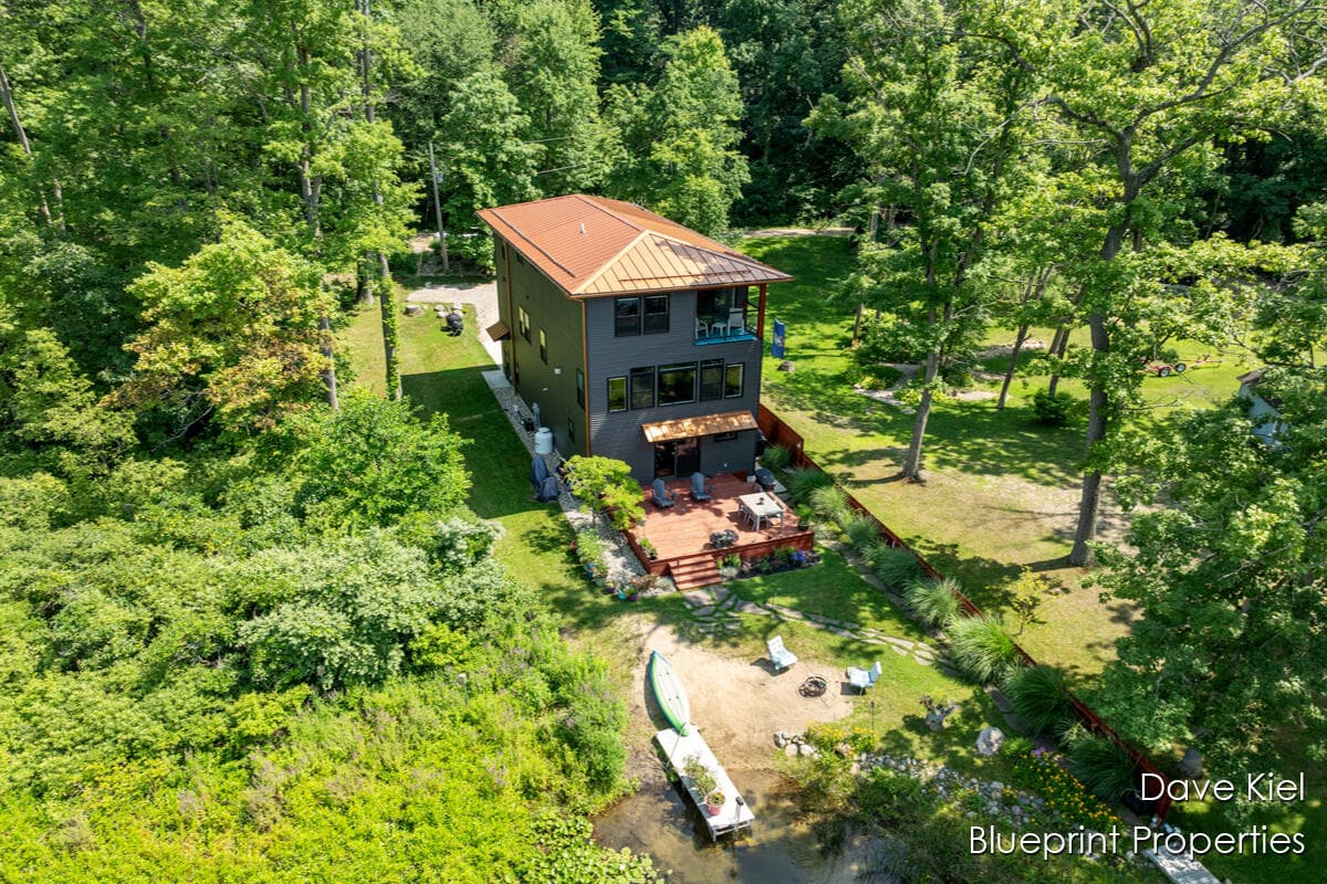Primary property photo