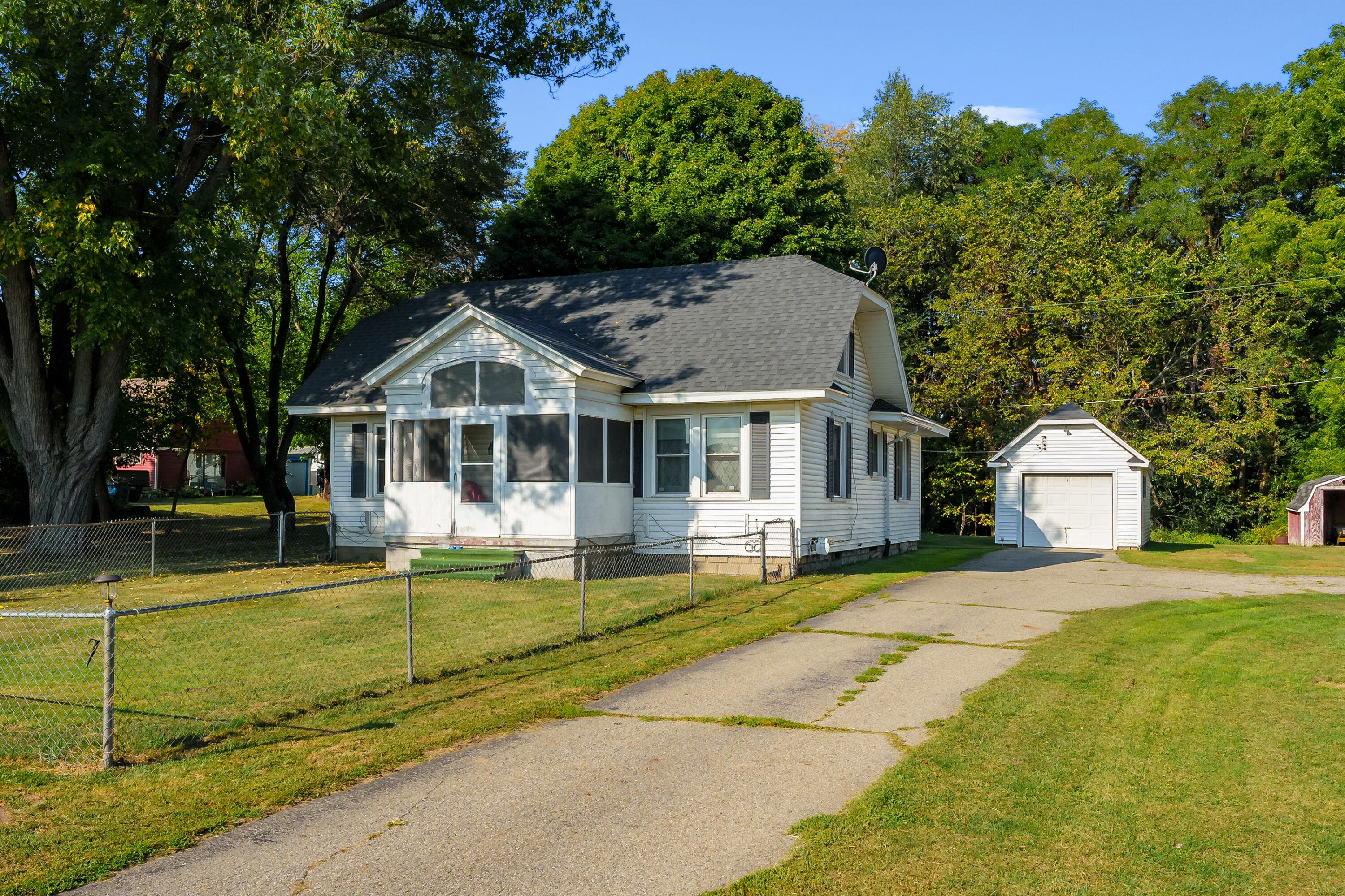 736 Grove Delton MI 49046