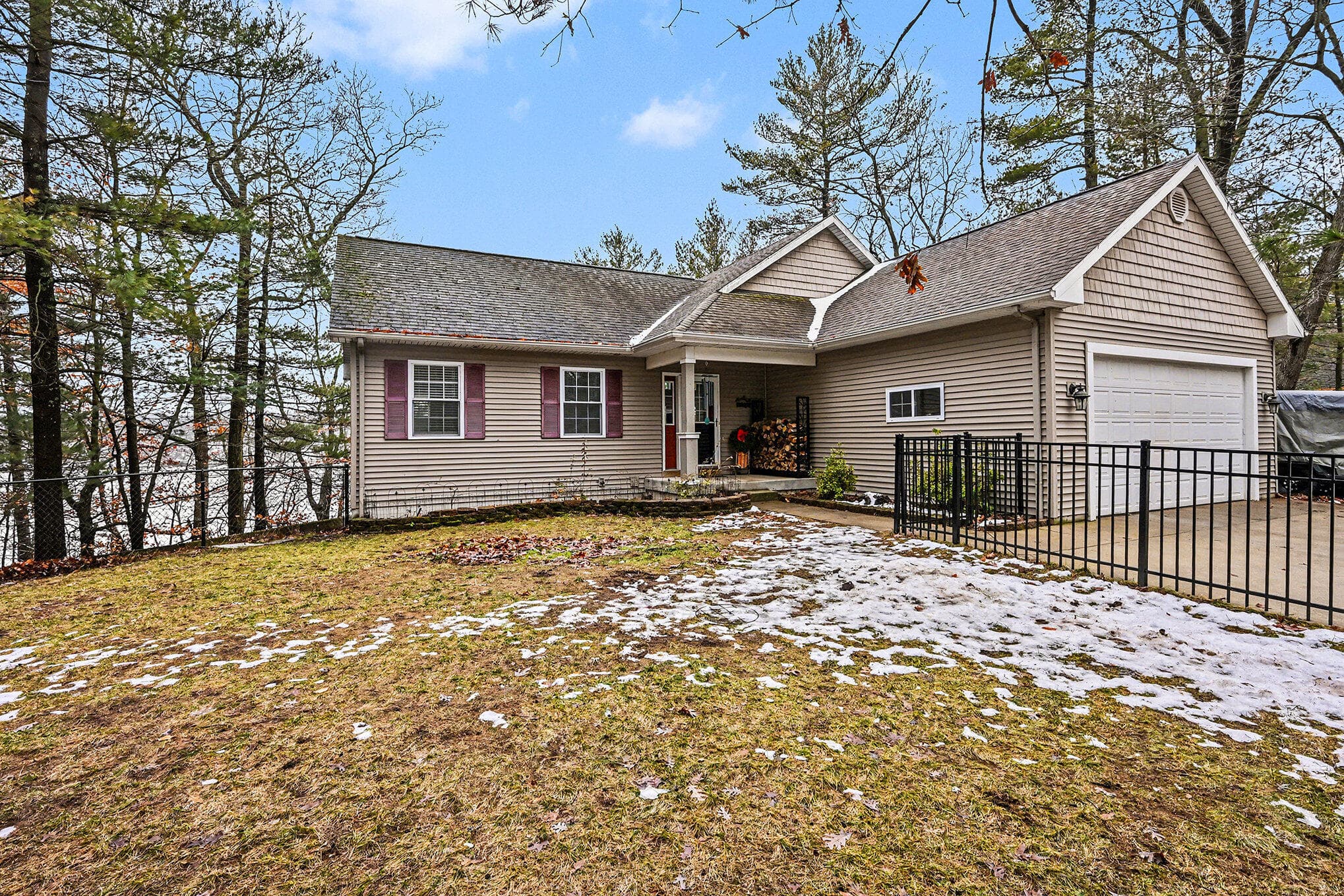 Primary property photo