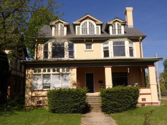 31 Orchard Battle Creek MI 49017