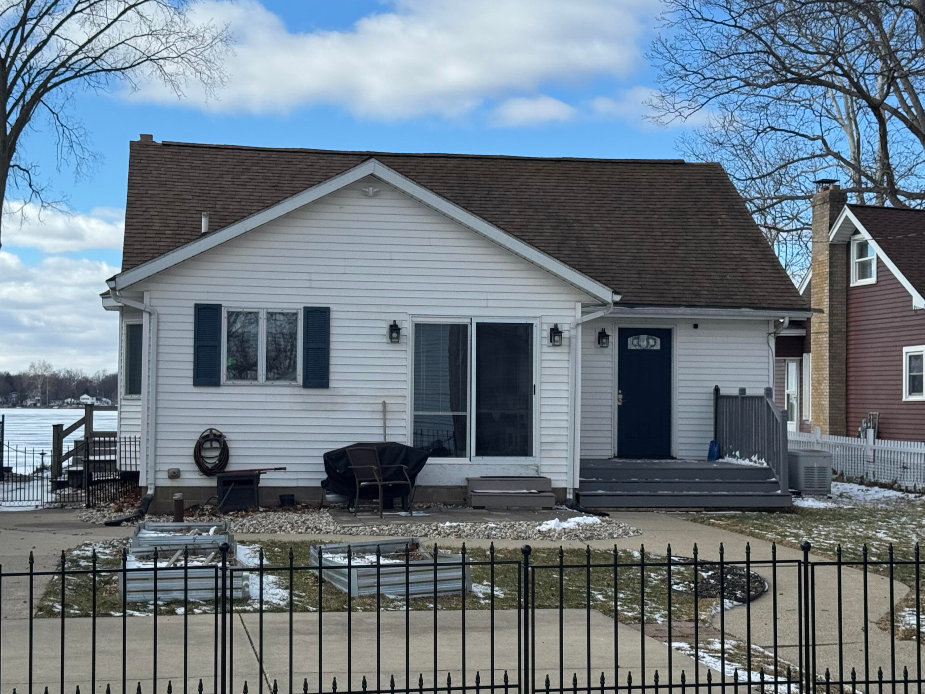 Primary property photo