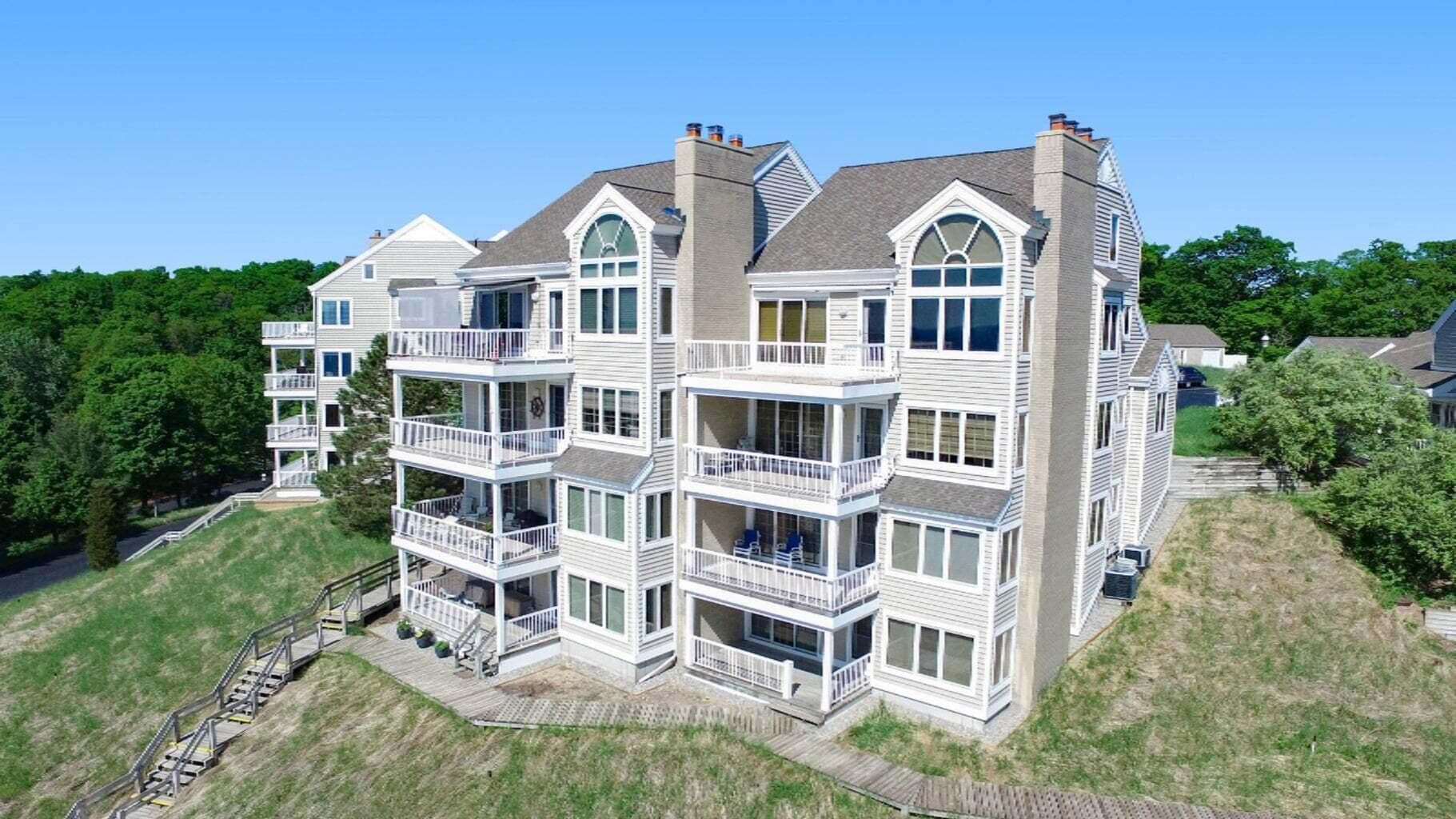 Primary property photo