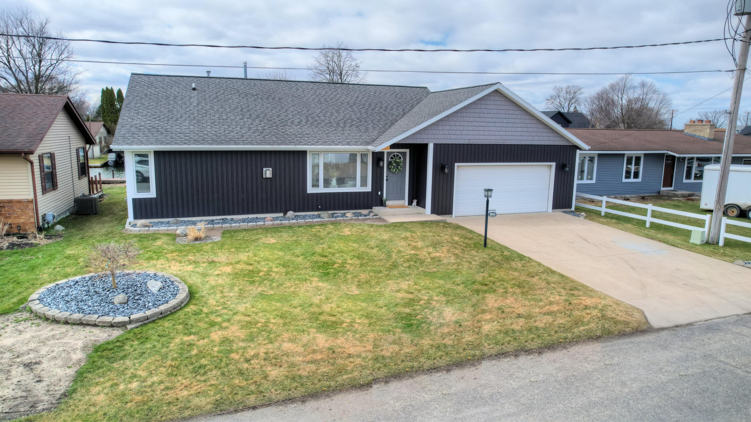 Primary property photo