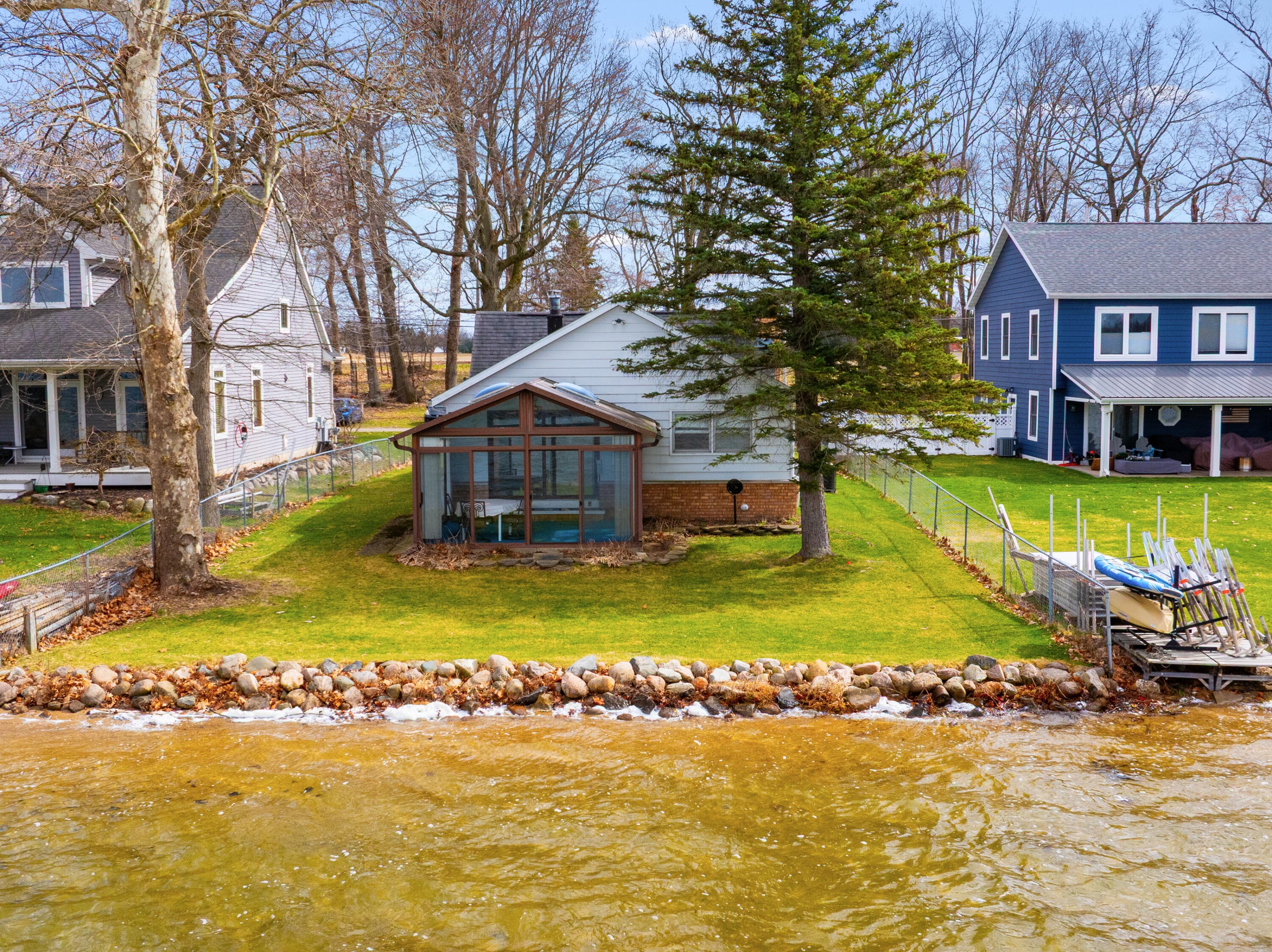 Primary property photo