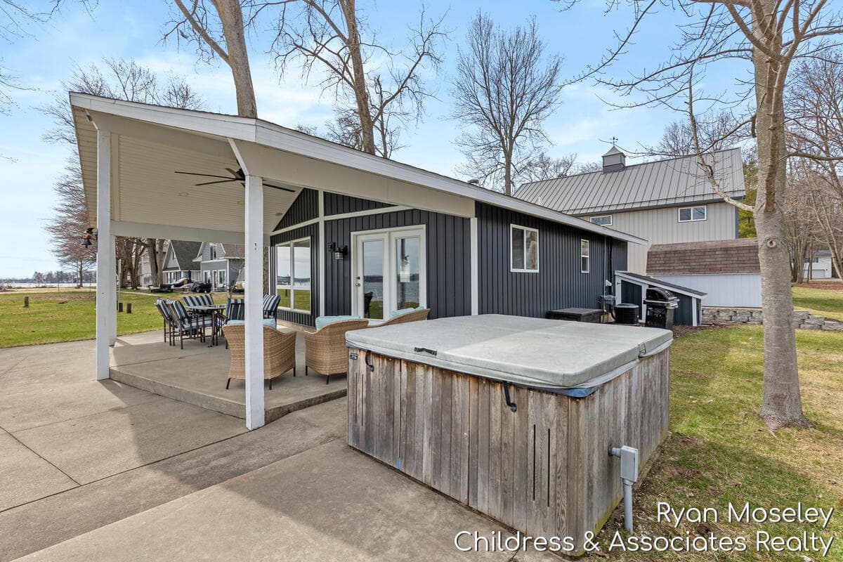 Primary property photo